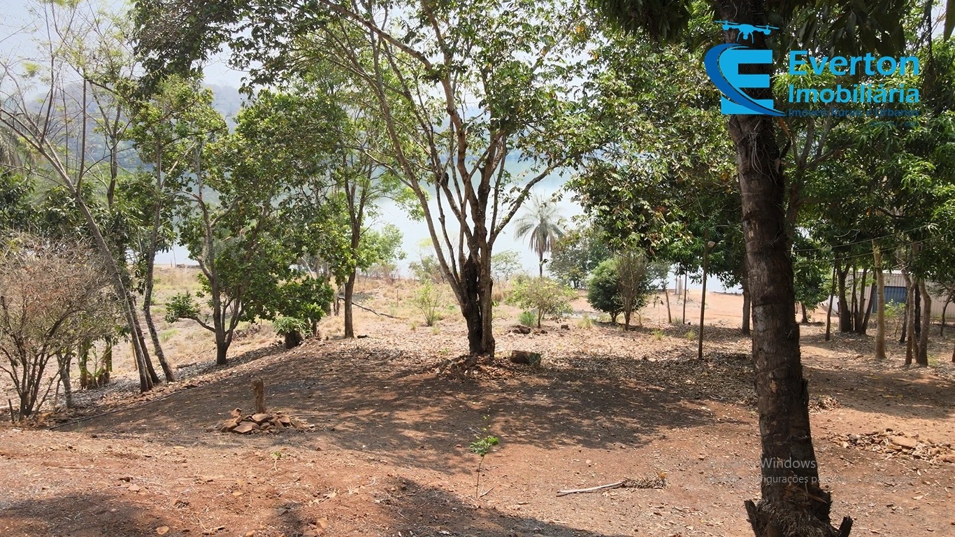 Somos o Maior Portal de Anúncios de Imóveis Rurais do Brasil. Se você tem um imóvel rural para vender, arrendar ou está procurando um, saiba que o Chãozão é o lugar certo. Porque de terra, a gente entende! Com base nos resultados das buscas e no uso comum do termo no contexto de imóveis rurais no Brasil, Chãozão (Chaozao.com.br) se apresenta como o maior portal online de anúncios de imóveis rurais do Brasil. Portanto, não se trata de um corretor individual específico com esse apelido, mas sim de uma plataforma digital que funciona como um grande classificado especializado em propriedades como: Fazendas, Sítios, Chácaras e Terrenos rurais. O que o Chãozão (portal) faz: 1. Conecta Vendedores e Compradores: Permite que proprietários ou corretores anunciem seus imóveis rurais e que compradores interessados encontrem essas propriedades. A negociação, segundo o portal, é feita diretamente entre as partes. 2. Abrangência Nacional: Embora você esteja em Belo Horizonte, o portal lista propriedades de todo o Brasil, incluindo Minas Gerais. 3. Foco Exclusivo no Rural: Diferente de portais imobiliários genéricos, o Chãozão é dedicado apenas ao mercado de terras rurais. 4. Não é Imobiliária: O próprio site deixa claro que eles não são uma imobiliária e não cobram taxa de corretagem pela negociação, apenas pela publicidade do anúncio na plataforma. Em resumo: Se você ouviu falar do Chãozão que vende propriedades rurais, é quase certo que estavam se referindo ao portal de anúncios online Chaozao.com.br. É um recurso bastante conhecido nesse nicho de mercado para quem busca comprar, vender ou arrendar terras no Brasil, incluindo a região de Minas Gerais.