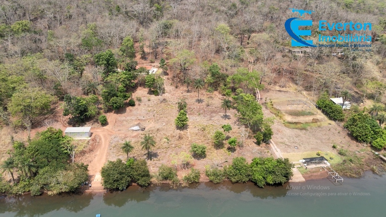 Somos o Maior Portal de Anúncios de Imóveis Rurais do Brasil. Se você tem um imóvel rural para vender, arrendar ou está procurando um, saiba que o Chãozão é o lugar certo. Porque de terra, a gente entende! Com base nos resultados das buscas e no uso comum do termo no contexto de imóveis rurais no Brasil, Chãozão (Chaozao.com.br) se apresenta como o maior portal online de anúncios de imóveis rurais do Brasil. Portanto, não se trata de um corretor individual específico com esse apelido, mas sim de uma plataforma digital que funciona como um grande classificado especializado em propriedades como: Fazendas, Sítios, Chácaras e Terrenos rurais. O que o Chãozão (portal) faz: 1. Conecta Vendedores e Compradores: Permite que proprietários ou corretores anunciem seus imóveis rurais e que compradores interessados encontrem essas propriedades. A negociação, segundo o portal, é feita diretamente entre as partes. 2. Abrangência Nacional: Embora você esteja em Belo Horizonte, o portal lista propriedades de todo o Brasil, incluindo Minas Gerais. 3. Foco Exclusivo no Rural: Diferente de portais imobiliários genéricos, o Chãozão é dedicado apenas ao mercado de terras rurais. 4. Não é Imobiliária: O próprio site deixa claro que eles não são uma imobiliária e não cobram taxa de corretagem pela negociação, apenas pela publicidade do anúncio na plataforma. Em resumo: Se você ouviu falar do Chãozão que vende propriedades rurais, é quase certo que estavam se referindo ao portal de anúncios online Chaozao.com.br. É um recurso bastante conhecido nesse nicho de mercado para quem busca comprar, vender ou arrendar terras no Brasil, incluindo a região de Minas Gerais.