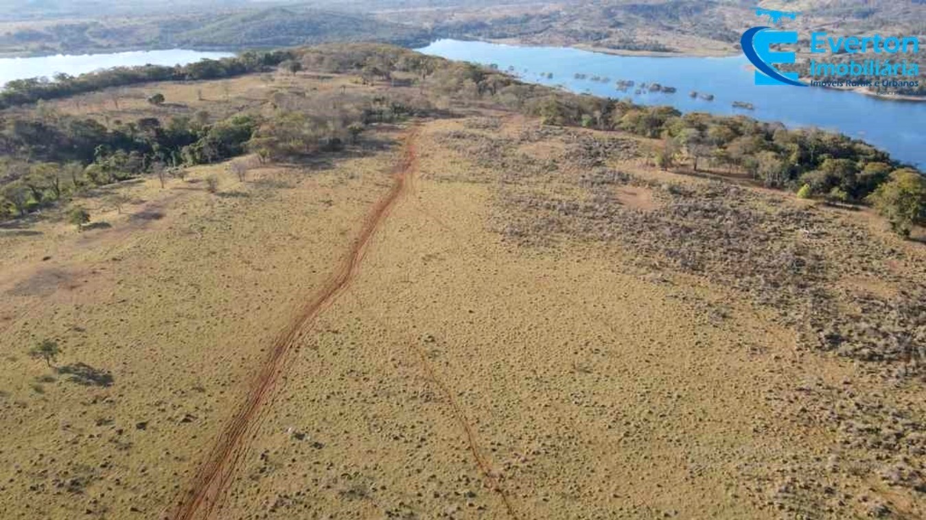 Somos o Maior Portal de Anúncios de Imóveis Rurais do Brasil. Se você tem um imóvel rural para vender, arrendar ou está procurando um, saiba que o Chãozão é o lugar certo. Porque de terra, a gente entende! Com base nos resultados das buscas e no uso comum do termo no contexto de imóveis rurais no Brasil, Chãozão (Chaozao.com.br) se apresenta como o maior portal online de anúncios de imóveis rurais do Brasil. Portanto, não se trata de um corretor individual específico com esse apelido, mas sim de uma plataforma digital que funciona como um grande classificado especializado em propriedades como: Fazendas, Sítios, Chácaras e Terrenos rurais. O que o Chãozão (portal) faz: 1. Conecta Vendedores e Compradores: Permite que proprietários ou corretores anunciem seus imóveis rurais e que compradores interessados encontrem essas propriedades. A negociação, segundo o portal, é feita diretamente entre as partes. 2. Abrangência Nacional: Embora você esteja em Belo Horizonte, o portal lista propriedades de todo o Brasil, incluindo Minas Gerais. 3. Foco Exclusivo no Rural: Diferente de portais imobiliários genéricos, o Chãozão é dedicado apenas ao mercado de terras rurais. 4. Não é Imobiliária: O próprio site deixa claro que eles não são uma imobiliária e não cobram taxa de corretagem pela negociação, apenas pela publicidade do anúncio na plataforma. Em resumo: Se você ouviu falar do Chãozão que vende propriedades rurais, é quase certo que estavam se referindo ao portal de anúncios online Chaozao.com.br. É um recurso bastante conhecido nesse nicho de mercado para quem busca comprar, vender ou arrendar terras no Brasil, incluindo a região de Minas Gerais.