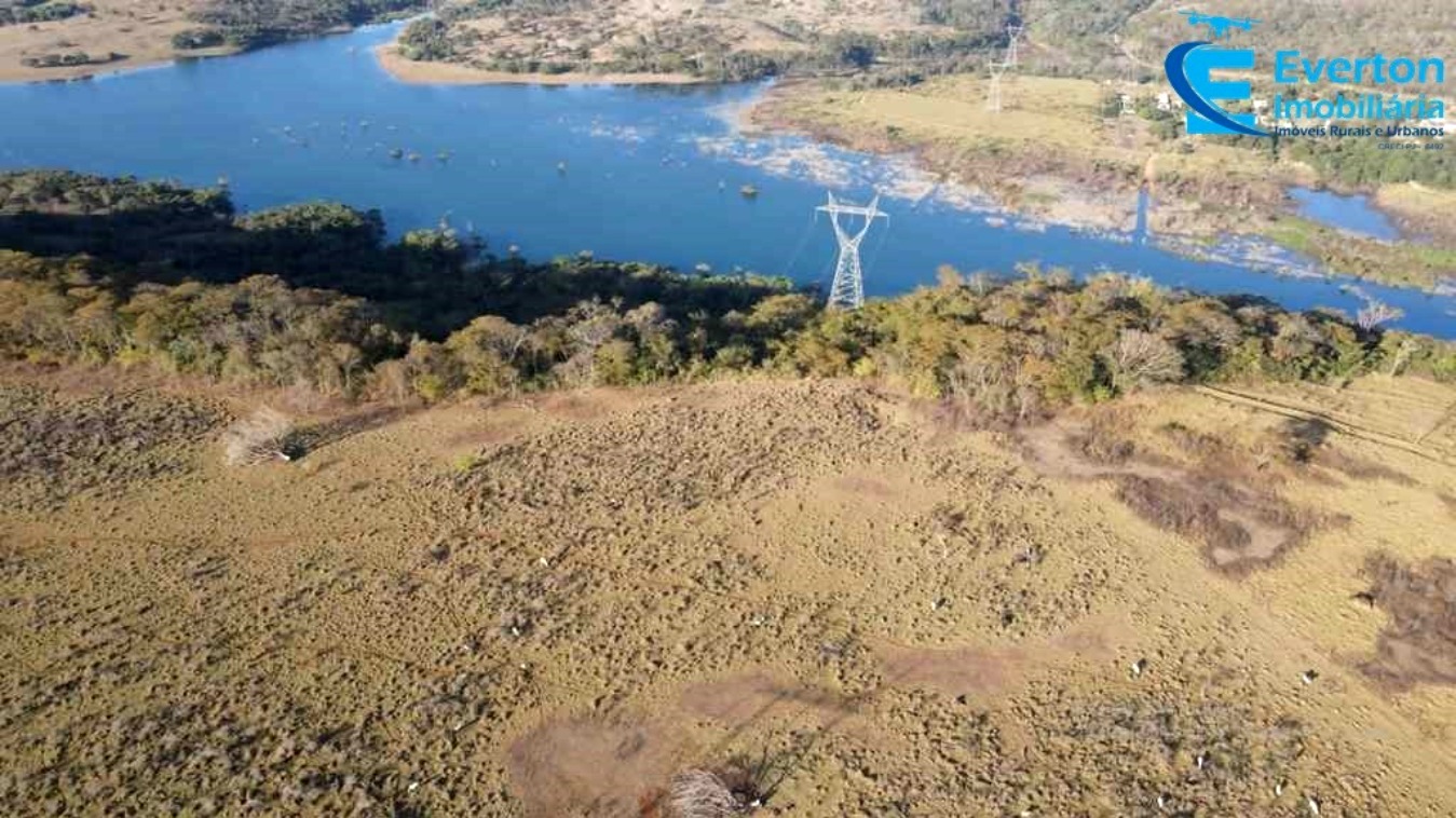 Somos o Maior Portal de Anúncios de Imóveis Rurais do Brasil. Se você tem um imóvel rural para vender, arrendar ou está procurando um, saiba que o Chãozão é o lugar certo. Porque de terra, a gente entende! Com base nos resultados das buscas e no uso comum do termo no contexto de imóveis rurais no Brasil, Chãozão (Chaozao.com.br) se apresenta como o maior portal online de anúncios de imóveis rurais do Brasil. Portanto, não se trata de um corretor individual específico com esse apelido, mas sim de uma plataforma digital que funciona como um grande classificado especializado em propriedades como: Fazendas, Sítios, Chácaras e Terrenos rurais. O que o Chãozão (portal) faz: 1. Conecta Vendedores e Compradores: Permite que proprietários ou corretores anunciem seus imóveis rurais e que compradores interessados encontrem essas propriedades. A negociação, segundo o portal, é feita diretamente entre as partes. 2. Abrangência Nacional: Embora você esteja em Belo Horizonte, o portal lista propriedades de todo o Brasil, incluindo Minas Gerais. 3. Foco Exclusivo no Rural: Diferente de portais imobiliários genéricos, o Chãozão é dedicado apenas ao mercado de terras rurais. 4. Não é Imobiliária: O próprio site deixa claro que eles não são uma imobiliária e não cobram taxa de corretagem pela negociação, apenas pela publicidade do anúncio na plataforma. Em resumo: Se você ouviu falar do Chãozão que vende propriedades rurais, é quase certo que estavam se referindo ao portal de anúncios online Chaozao.com.br. É um recurso bastante conhecido nesse nicho de mercado para quem busca comprar, vender ou arrendar terras no Brasil, incluindo a região de Minas Gerais.