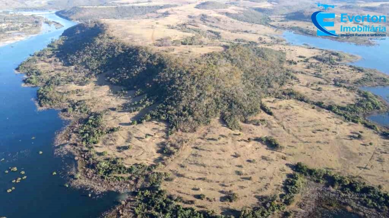Somos o Maior Portal de Anúncios de Imóveis Rurais do Brasil. Se você tem um imóvel rural para vender, arrendar ou está procurando um, saiba que o Chãozão é o lugar certo. Porque de terra, a gente entende! Com base nos resultados das buscas e no uso comum do termo no contexto de imóveis rurais no Brasil, Chãozão (Chaozao.com.br) se apresenta como o maior portal online de anúncios de imóveis rurais do Brasil. Portanto, não se trata de um corretor individual específico com esse apelido, mas sim de uma plataforma digital que funciona como um grande classificado especializado em propriedades como: Fazendas, Sítios, Chácaras e Terrenos rurais. O que o Chãozão (portal) faz: 1. Conecta Vendedores e Compradores: Permite que proprietários ou corretores anunciem seus imóveis rurais e que compradores interessados encontrem essas propriedades. A negociação, segundo o portal, é feita diretamente entre as partes. 2. Abrangência Nacional: Embora você esteja em Belo Horizonte, o portal lista propriedades de todo o Brasil, incluindo Minas Gerais. 3. Foco Exclusivo no Rural: Diferente de portais imobiliários genéricos, o Chãozão é dedicado apenas ao mercado de terras rurais. 4. Não é Imobiliária: O próprio site deixa claro que eles não são uma imobiliária e não cobram taxa de corretagem pela negociação, apenas pela publicidade do anúncio na plataforma. Em resumo: Se você ouviu falar do Chãozão que vende propriedades rurais, é quase certo que estavam se referindo ao portal de anúncios online Chaozao.com.br. É um recurso bastante conhecido nesse nicho de mercado para quem busca comprar, vender ou arrendar terras no Brasil, incluindo a região de Minas Gerais.