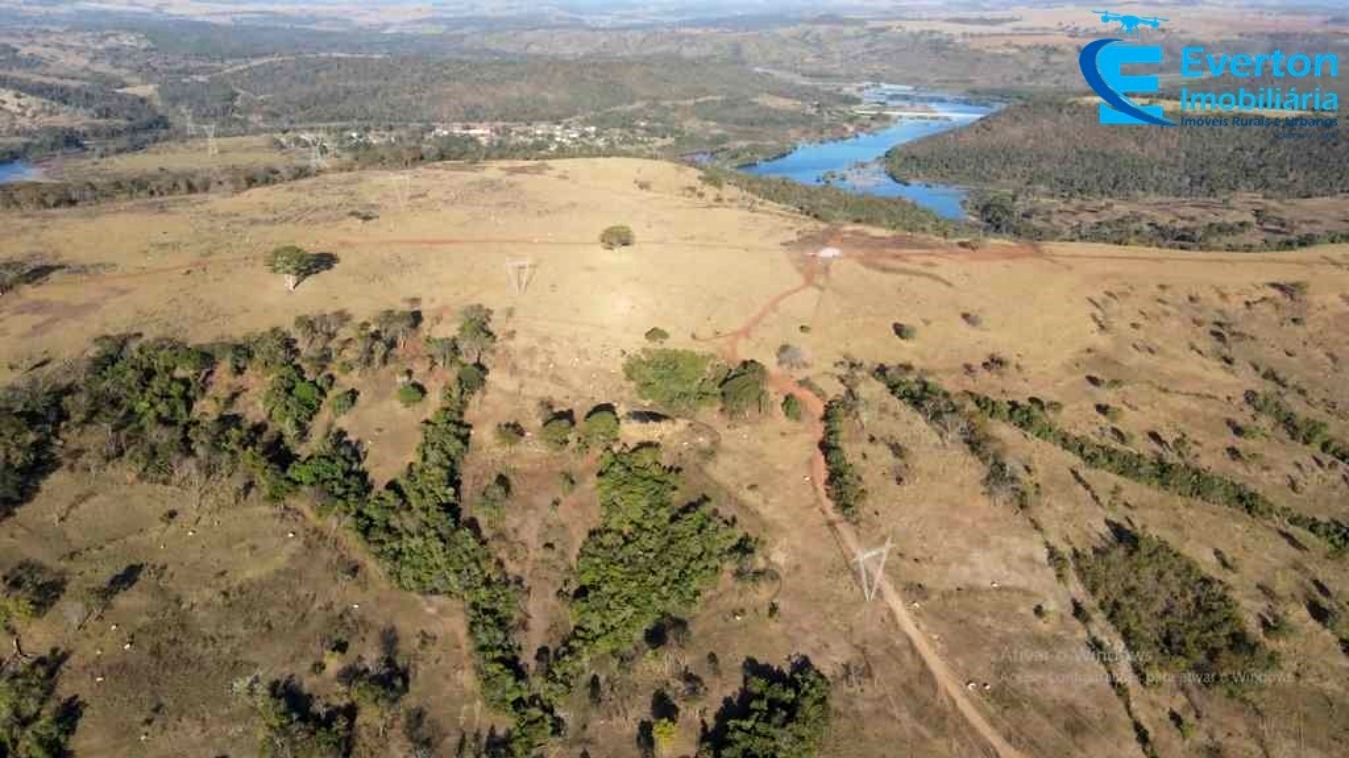 Somos o Maior Portal de Anúncios de Imóveis Rurais do Brasil. Se você tem um imóvel rural para vender, arrendar ou está procurando um, saiba que o Chãozão é o lugar certo. Porque de terra, a gente entende! Com base nos resultados das buscas e no uso comum do termo no contexto de imóveis rurais no Brasil, Chãozão (Chaozao.com.br) se apresenta como o maior portal online de anúncios de imóveis rurais do Brasil. Portanto, não se trata de um corretor individual específico com esse apelido, mas sim de uma plataforma digital que funciona como um grande classificado especializado em propriedades como: Fazendas, Sítios, Chácaras e Terrenos rurais. O que o Chãozão (portal) faz: 1. Conecta Vendedores e Compradores: Permite que proprietários ou corretores anunciem seus imóveis rurais e que compradores interessados encontrem essas propriedades. A negociação, segundo o portal, é feita diretamente entre as partes. 2. Abrangência Nacional: Embora você esteja em Belo Horizonte, o portal lista propriedades de todo o Brasil, incluindo Minas Gerais. 3. Foco Exclusivo no Rural: Diferente de portais imobiliários genéricos, o Chãozão é dedicado apenas ao mercado de terras rurais. 4. Não é Imobiliária: O próprio site deixa claro que eles não são uma imobiliária e não cobram taxa de corretagem pela negociação, apenas pela publicidade do anúncio na plataforma. Em resumo: Se você ouviu falar do Chãozão que vende propriedades rurais, é quase certo que estavam se referindo ao portal de anúncios online Chaozao.com.br. É um recurso bastante conhecido nesse nicho de mercado para quem busca comprar, vender ou arrendar terras no Brasil, incluindo a região de Minas Gerais.