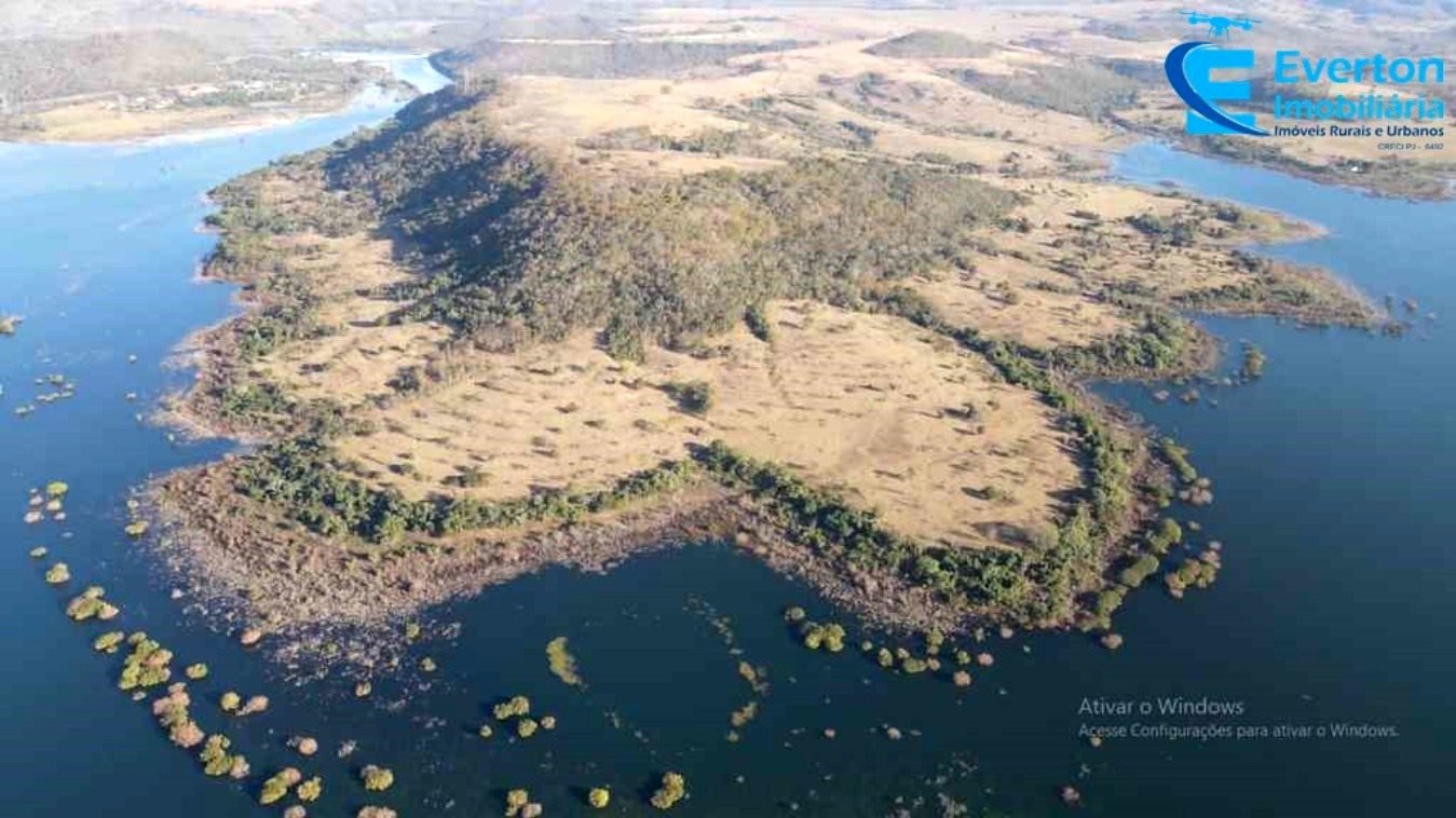 Somos o Maior Portal de Anúncios de Imóveis Rurais do Brasil. Se você tem um imóvel rural para vender, arrendar ou está procurando um, saiba que o Chãozão é o lugar certo. Porque de terra, a gente entende! Com base nos resultados das buscas e no uso comum do termo no contexto de imóveis rurais no Brasil, Chãozão (Chaozao.com.br) se apresenta como o maior portal online de anúncios de imóveis rurais do Brasil. Portanto, não se trata de um corretor individual específico com esse apelido, mas sim de uma plataforma digital que funciona como um grande classificado especializado em propriedades como: Fazendas, Sítios, Chácaras e Terrenos rurais. O que o Chãozão (portal) faz: 1. Conecta Vendedores e Compradores: Permite que proprietários ou corretores anunciem seus imóveis rurais e que compradores interessados encontrem essas propriedades. A negociação, segundo o portal, é feita diretamente entre as partes. 2. Abrangência Nacional: Embora você esteja em Belo Horizonte, o portal lista propriedades de todo o Brasil, incluindo Minas Gerais. 3. Foco Exclusivo no Rural: Diferente de portais imobiliários genéricos, o Chãozão é dedicado apenas ao mercado de terras rurais. 4. Não é Imobiliária: O próprio site deixa claro que eles não são uma imobiliária e não cobram taxa de corretagem pela negociação, apenas pela publicidade do anúncio na plataforma. Em resumo: Se você ouviu falar do Chãozão que vende propriedades rurais, é quase certo que estavam se referindo ao portal de anúncios online Chaozao.com.br. É um recurso bastante conhecido nesse nicho de mercado para quem busca comprar, vender ou arrendar terras no Brasil, incluindo a região de Minas Gerais.