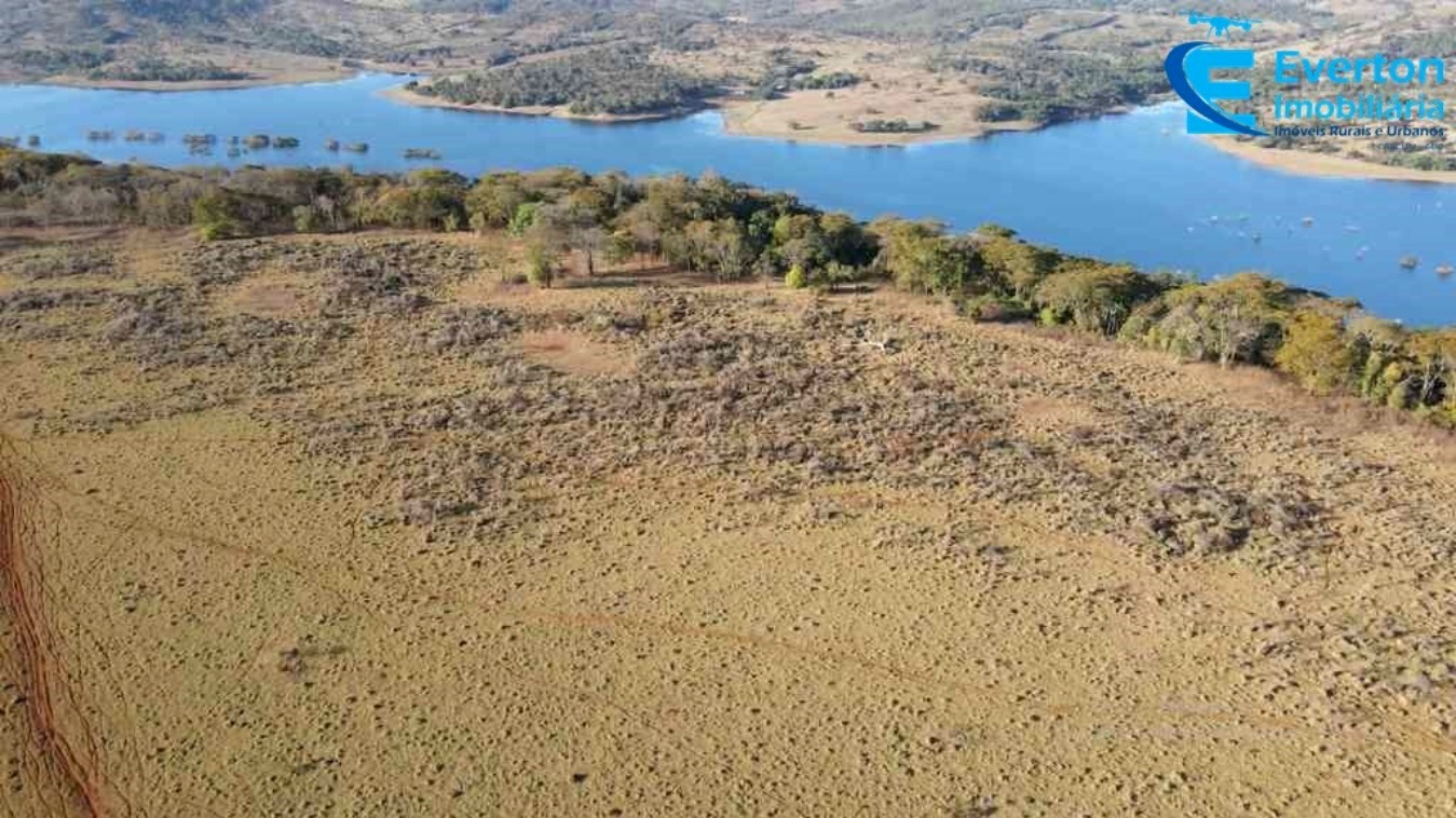 Somos o Maior Portal de Anúncios de Imóveis Rurais do Brasil. Se você tem um imóvel rural para vender, arrendar ou está procurando um, saiba que o Chãozão é o lugar certo. Porque de terra, a gente entende! Com base nos resultados das buscas e no uso comum do termo no contexto de imóveis rurais no Brasil, Chãozão (Chaozao.com.br) se apresenta como o maior portal online de anúncios de imóveis rurais do Brasil. Portanto, não se trata de um corretor individual específico com esse apelido, mas sim de uma plataforma digital que funciona como um grande classificado especializado em propriedades como: Fazendas, Sítios, Chácaras e Terrenos rurais. O que o Chãozão (portal) faz: 1. Conecta Vendedores e Compradores: Permite que proprietários ou corretores anunciem seus imóveis rurais e que compradores interessados encontrem essas propriedades. A negociação, segundo o portal, é feita diretamente entre as partes. 2. Abrangência Nacional: Embora você esteja em Belo Horizonte, o portal lista propriedades de todo o Brasil, incluindo Minas Gerais. 3. Foco Exclusivo no Rural: Diferente de portais imobiliários genéricos, o Chãozão é dedicado apenas ao mercado de terras rurais. 4. Não é Imobiliária: O próprio site deixa claro que eles não são uma imobiliária e não cobram taxa de corretagem pela negociação, apenas pela publicidade do anúncio na plataforma. Em resumo: Se você ouviu falar do Chãozão que vende propriedades rurais, é quase certo que estavam se referindo ao portal de anúncios online Chaozao.com.br. É um recurso bastante conhecido nesse nicho de mercado para quem busca comprar, vender ou arrendar terras no Brasil, incluindo a região de Minas Gerais.