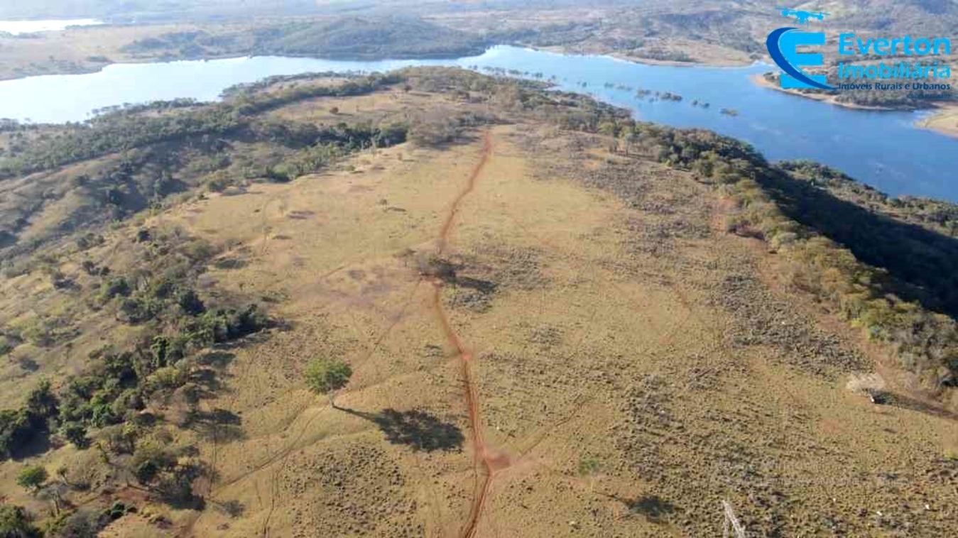 Somos o Maior Portal de Anúncios de Imóveis Rurais do Brasil. Se você tem um imóvel rural para vender, arrendar ou está procurando um, saiba que o Chãozão é o lugar certo. Porque de terra, a gente entende! Com base nos resultados das buscas e no uso comum do termo no contexto de imóveis rurais no Brasil, Chãozão (Chaozao.com.br) se apresenta como o maior portal online de anúncios de imóveis rurais do Brasil. Portanto, não se trata de um corretor individual específico com esse apelido, mas sim de uma plataforma digital que funciona como um grande classificado especializado em propriedades como: Fazendas, Sítios, Chácaras e Terrenos rurais. O que o Chãozão (portal) faz: 1. Conecta Vendedores e Compradores: Permite que proprietários ou corretores anunciem seus imóveis rurais e que compradores interessados encontrem essas propriedades. A negociação, segundo o portal, é feita diretamente entre as partes. 2. Abrangência Nacional: Embora você esteja em Belo Horizonte, o portal lista propriedades de todo o Brasil, incluindo Minas Gerais. 3. Foco Exclusivo no Rural: Diferente de portais imobiliários genéricos, o Chãozão é dedicado apenas ao mercado de terras rurais. 4. Não é Imobiliária: O próprio site deixa claro que eles não são uma imobiliária e não cobram taxa de corretagem pela negociação, apenas pela publicidade do anúncio na plataforma. Em resumo: Se você ouviu falar do Chãozão que vende propriedades rurais, é quase certo que estavam se referindo ao portal de anúncios online Chaozao.com.br. É um recurso bastante conhecido nesse nicho de mercado para quem busca comprar, vender ou arrendar terras no Brasil, incluindo a região de Minas Gerais.
