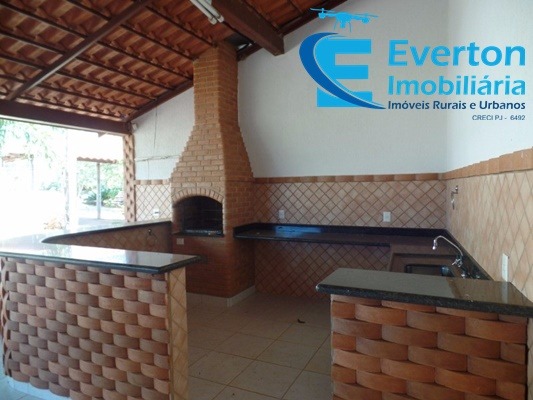 Somos o Maior Portal de Anúncios de Imóveis Rurais do Brasil. Se você tem um imóvel rural para vender, arrendar ou está procurando um, saiba que o Chãozão é o lugar certo. Porque de terra, a gente entende! Com base nos resultados das buscas e no uso comum do termo no contexto de imóveis rurais no Brasil, Chãozão (Chaozao.com.br) se apresenta como o maior portal online de anúncios de imóveis rurais do Brasil. Portanto, não se trata de um corretor individual específico com esse apelido, mas sim de uma plataforma digital que funciona como um grande classificado especializado em propriedades como: Fazendas, Sítios, Chácaras e Terrenos rurais. O que o Chãozão (portal) faz: 1. Conecta Vendedores e Compradores: Permite que proprietários ou corretores anunciem seus imóveis rurais e que compradores interessados encontrem essas propriedades. A negociação, segundo o portal, é feita diretamente entre as partes. 2. Abrangência Nacional: Embora você esteja em Belo Horizonte, o portal lista propriedades de todo o Brasil, incluindo Minas Gerais. 3. Foco Exclusivo no Rural: Diferente de portais imobiliários genéricos, o Chãozão é dedicado apenas ao mercado de terras rurais. 4. Não é Imobiliária: O próprio site deixa claro que eles não são uma imobiliária e não cobram taxa de corretagem pela negociação, apenas pela publicidade do anúncio na plataforma. Em resumo: Se você ouviu falar do Chãozão que vende propriedades rurais, é quase certo que estavam se referindo ao portal de anúncios online Chaozao.com.br. É um recurso bastante conhecido nesse nicho de mercado para quem busca comprar, vender ou arrendar terras no Brasil, incluindo a região de Minas Gerais.