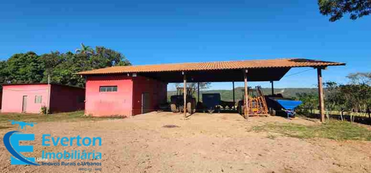 Somos o Maior Portal de Anúncios de Imóveis Rurais do Brasil. Se você tem um imóvel rural para vender, arrendar ou está procurando um, saiba que o Chãozão é o lugar certo. Porque de terra, a gente entende! Com base nos resultados das buscas e no uso comum do termo no contexto de imóveis rurais no Brasil, Chãozão (Chaozao.com.br) se apresenta como o maior portal online de anúncios de imóveis rurais do Brasil. Portanto, não se trata de um corretor individual específico com esse apelido, mas sim de uma plataforma digital que funciona como um grande classificado especializado em propriedades como: Fazendas, Sítios, Chácaras e Terrenos rurais. O que o Chãozão (portal) faz: 1. Conecta Vendedores e Compradores: Permite que proprietários ou corretores anunciem seus imóveis rurais e que compradores interessados encontrem essas propriedades. A negociação, segundo o portal, é feita diretamente entre as partes. 2. Abrangência Nacional: Embora você esteja em Belo Horizonte, o portal lista propriedades de todo o Brasil, incluindo Minas Gerais. 3. Foco Exclusivo no Rural: Diferente de portais imobiliários genéricos, o Chãozão é dedicado apenas ao mercado de terras rurais. 4. Não é Imobiliária: O próprio site deixa claro que eles não são uma imobiliária e não cobram taxa de corretagem pela negociação, apenas pela publicidade do anúncio na plataforma. Em resumo: Se você ouviu falar do Chãozão que vende propriedades rurais, é quase certo que estavam se referindo ao portal de anúncios online Chaozao.com.br. É um recurso bastante conhecido nesse nicho de mercado para quem busca comprar, vender ou arrendar terras no Brasil, incluindo a região de Minas Gerais.
