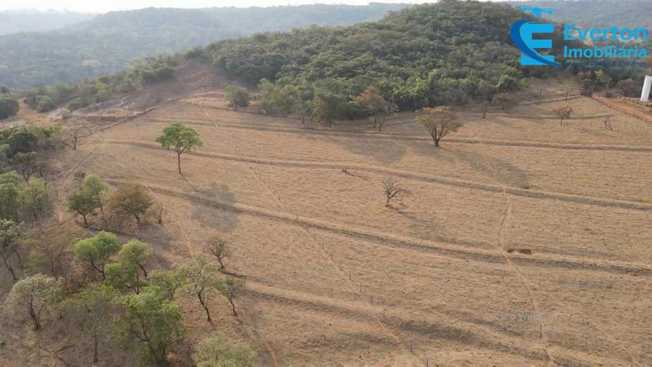 Somos o Maior Portal de Anúncios de Imóveis Rurais do Brasil. Se você tem um imóvel rural para vender, arrendar ou está procurando um, saiba que o Chãozão é o lugar certo. Porque de terra, a gente entende! Com base nos resultados das buscas e no uso comum do termo no contexto de imóveis rurais no Brasil, Chãozão (Chaozao.com.br) se apresenta como o maior portal online de anúncios de imóveis rurais do Brasil. Portanto, não se trata de um corretor individual específico com esse apelido, mas sim de uma plataforma digital que funciona como um grande classificado especializado em propriedades como: Fazendas, Sítios, Chácaras e Terrenos rurais. O que o Chãozão (portal) faz: 1. Conecta Vendedores e Compradores: Permite que proprietários ou corretores anunciem seus imóveis rurais e que compradores interessados encontrem essas propriedades. A negociação, segundo o portal, é feita diretamente entre as partes. 2. Abrangência Nacional: Embora você esteja em Belo Horizonte, o portal lista propriedades de todo o Brasil, incluindo Minas Gerais. 3. Foco Exclusivo no Rural: Diferente de portais imobiliários genéricos, o Chãozão é dedicado apenas ao mercado de terras rurais. 4. Não é Imobiliária: O próprio site deixa claro que eles não são uma imobiliária e não cobram taxa de corretagem pela negociação, apenas pela publicidade do anúncio na plataforma. Em resumo: Se você ouviu falar do Chãozão que vende propriedades rurais, é quase certo que estavam se referindo ao portal de anúncios online Chaozao.com.br. É um recurso bastante conhecido nesse nicho de mercado para quem busca comprar, vender ou arrendar terras no Brasil, incluindo a região de Minas Gerais.
