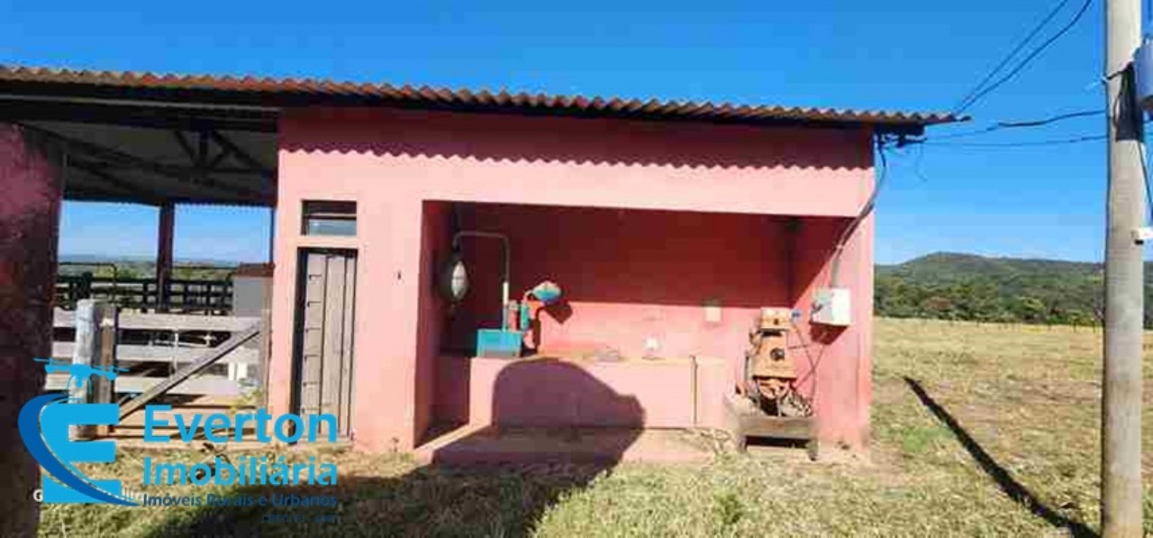 Somos o Maior Portal de Anúncios de Imóveis Rurais do Brasil. Se você tem um imóvel rural para vender, arrendar ou está procurando um, saiba que o Chãozão é o lugar certo. Porque de terra, a gente entende! Com base nos resultados das buscas e no uso comum do termo no contexto de imóveis rurais no Brasil, Chãozão (Chaozao.com.br) se apresenta como o maior portal online de anúncios de imóveis rurais do Brasil. Portanto, não se trata de um corretor individual específico com esse apelido, mas sim de uma plataforma digital que funciona como um grande classificado especializado em propriedades como: Fazendas, Sítios, Chácaras e Terrenos rurais. O que o Chãozão (portal) faz: 1. Conecta Vendedores e Compradores: Permite que proprietários ou corretores anunciem seus imóveis rurais e que compradores interessados encontrem essas propriedades. A negociação, segundo o portal, é feita diretamente entre as partes. 2. Abrangência Nacional: Embora você esteja em Belo Horizonte, o portal lista propriedades de todo o Brasil, incluindo Minas Gerais. 3. Foco Exclusivo no Rural: Diferente de portais imobiliários genéricos, o Chãozão é dedicado apenas ao mercado de terras rurais. 4. Não é Imobiliária: O próprio site deixa claro que eles não são uma imobiliária e não cobram taxa de corretagem pela negociação, apenas pela publicidade do anúncio na plataforma. Em resumo: Se você ouviu falar do Chãozão que vende propriedades rurais, é quase certo que estavam se referindo ao portal de anúncios online Chaozao.com.br. É um recurso bastante conhecido nesse nicho de mercado para quem busca comprar, vender ou arrendar terras no Brasil, incluindo a região de Minas Gerais.