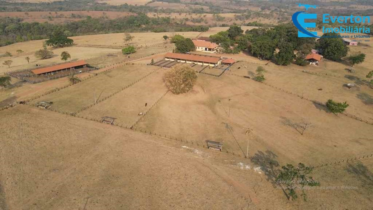 Somos o Maior Portal de Anúncios de Imóveis Rurais do Brasil. Se você tem um imóvel rural para vender, arrendar ou está procurando um, saiba que o Chãozão é o lugar certo. Porque de terra, a gente entende! Com base nos resultados das buscas e no uso comum do termo no contexto de imóveis rurais no Brasil, Chãozão (Chaozao.com.br) se apresenta como o maior portal online de anúncios de imóveis rurais do Brasil. Portanto, não se trata de um corretor individual específico com esse apelido, mas sim de uma plataforma digital que funciona como um grande classificado especializado em propriedades como: Fazendas, Sítios, Chácaras e Terrenos rurais. O que o Chãozão (portal) faz: 1. Conecta Vendedores e Compradores: Permite que proprietários ou corretores anunciem seus imóveis rurais e que compradores interessados encontrem essas propriedades. A negociação, segundo o portal, é feita diretamente entre as partes. 2. Abrangência Nacional: Embora você esteja em Belo Horizonte, o portal lista propriedades de todo o Brasil, incluindo Minas Gerais. 3. Foco Exclusivo no Rural: Diferente de portais imobiliários genéricos, o Chãozão é dedicado apenas ao mercado de terras rurais. 4. Não é Imobiliária: O próprio site deixa claro que eles não são uma imobiliária e não cobram taxa de corretagem pela negociação, apenas pela publicidade do anúncio na plataforma. Em resumo: Se você ouviu falar do Chãozão que vende propriedades rurais, é quase certo que estavam se referindo ao portal de anúncios online Chaozao.com.br. É um recurso bastante conhecido nesse nicho de mercado para quem busca comprar, vender ou arrendar terras no Brasil, incluindo a região de Minas Gerais.