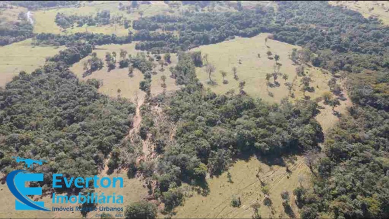 Somos o Maior Portal de Anúncios de Imóveis Rurais do Brasil. Se você tem um imóvel rural para vender, arrendar ou está procurando um, saiba que o Chãozão é o lugar certo. Porque de terra, a gente entende! Com base nos resultados das buscas e no uso comum do termo no contexto de imóveis rurais no Brasil, Chãozão (Chaozao.com.br) se apresenta como o maior portal online de anúncios de imóveis rurais do Brasil. Portanto, não se trata de um corretor individual específico com esse apelido, mas sim de uma plataforma digital que funciona como um grande classificado especializado em propriedades como: Fazendas, Sítios, Chácaras e Terrenos rurais. O que o Chãozão (portal) faz: 1. Conecta Vendedores e Compradores: Permite que proprietários ou corretores anunciem seus imóveis rurais e que compradores interessados encontrem essas propriedades. A negociação, segundo o portal, é feita diretamente entre as partes. 2. Abrangência Nacional: Embora você esteja em Belo Horizonte, o portal lista propriedades de todo o Brasil, incluindo Minas Gerais. 3. Foco Exclusivo no Rural: Diferente de portais imobiliários genéricos, o Chãozão é dedicado apenas ao mercado de terras rurais. 4. Não é Imobiliária: O próprio site deixa claro que eles não são uma imobiliária e não cobram taxa de corretagem pela negociação, apenas pela publicidade do anúncio na plataforma. Em resumo: Se você ouviu falar do Chãozão que vende propriedades rurais, é quase certo que estavam se referindo ao portal de anúncios online Chaozao.com.br. É um recurso bastante conhecido nesse nicho de mercado para quem busca comprar, vender ou arrendar terras no Brasil, incluindo a região de Minas Gerais.