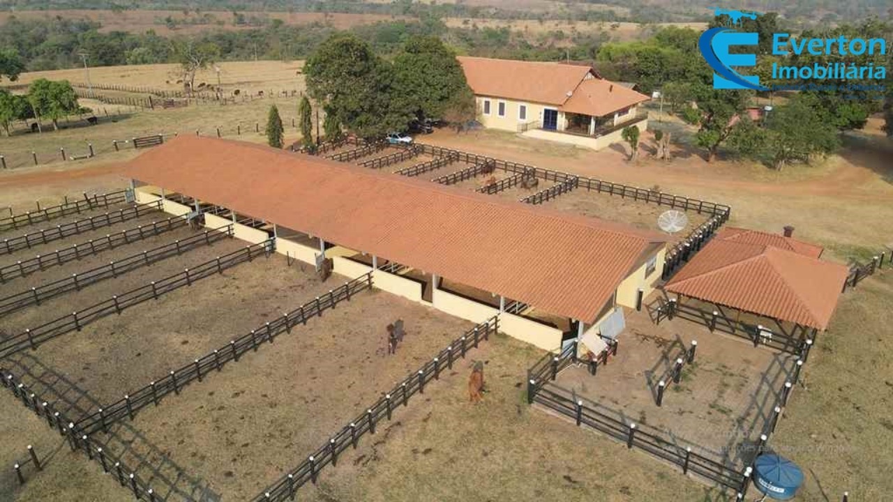 Somos o Maior Portal de Anúncios de Imóveis Rurais do Brasil. Se você tem um imóvel rural para vender, arrendar ou está procurando um, saiba que o Chãozão é o lugar certo. Porque de terra, a gente entende! Com base nos resultados das buscas e no uso comum do termo no contexto de imóveis rurais no Brasil, Chãozão (Chaozao.com.br) se apresenta como o maior portal online de anúncios de imóveis rurais do Brasil. Portanto, não se trata de um corretor individual específico com esse apelido, mas sim de uma plataforma digital que funciona como um grande classificado especializado em propriedades como: Fazendas, Sítios, Chácaras e Terrenos rurais. O que o Chãozão (portal) faz: 1. Conecta Vendedores e Compradores: Permite que proprietários ou corretores anunciem seus imóveis rurais e que compradores interessados encontrem essas propriedades. A negociação, segundo o portal, é feita diretamente entre as partes. 2. Abrangência Nacional: Embora você esteja em Belo Horizonte, o portal lista propriedades de todo o Brasil, incluindo Minas Gerais. 3. Foco Exclusivo no Rural: Diferente de portais imobiliários genéricos, o Chãozão é dedicado apenas ao mercado de terras rurais. 4. Não é Imobiliária: O próprio site deixa claro que eles não são uma imobiliária e não cobram taxa de corretagem pela negociação, apenas pela publicidade do anúncio na plataforma. Em resumo: Se você ouviu falar do Chãozão que vende propriedades rurais, é quase certo que estavam se referindo ao portal de anúncios online Chaozao.com.br. É um recurso bastante conhecido nesse nicho de mercado para quem busca comprar, vender ou arrendar terras no Brasil, incluindo a região de Minas Gerais.