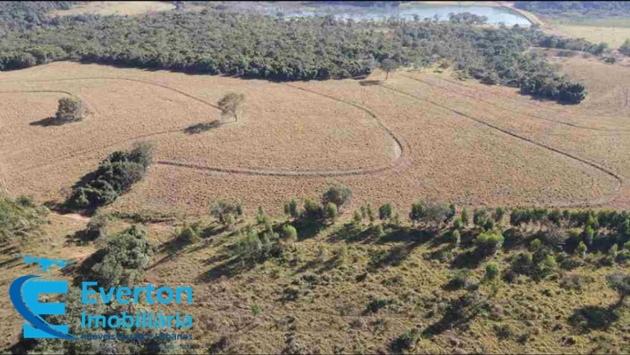 Somos o Maior Portal de Anúncios de Imóveis Rurais do Brasil. Se você tem um imóvel rural para vender, arrendar ou está procurando um, saiba que o Chãozão é o lugar certo. Porque de terra, a gente entende! Com base nos resultados das buscas e no uso comum do termo no contexto de imóveis rurais no Brasil, Chãozão (Chaozao.com.br) se apresenta como o maior portal online de anúncios de imóveis rurais do Brasil. Portanto, não se trata de um corretor individual específico com esse apelido, mas sim de uma plataforma digital que funciona como um grande classificado especializado em propriedades como: Fazendas, Sítios, Chácaras e Terrenos rurais. O que o Chãozão (portal) faz: 1. Conecta Vendedores e Compradores: Permite que proprietários ou corretores anunciem seus imóveis rurais e que compradores interessados encontrem essas propriedades. A negociação, segundo o portal, é feita diretamente entre as partes. 2. Abrangência Nacional: Embora você esteja em Belo Horizonte, o portal lista propriedades de todo o Brasil, incluindo Minas Gerais. 3. Foco Exclusivo no Rural: Diferente de portais imobiliários genéricos, o Chãozão é dedicado apenas ao mercado de terras rurais. 4. Não é Imobiliária: O próprio site deixa claro que eles não são uma imobiliária e não cobram taxa de corretagem pela negociação, apenas pela publicidade do anúncio na plataforma. Em resumo: Se você ouviu falar do Chãozão que vende propriedades rurais, é quase certo que estavam se referindo ao portal de anúncios online Chaozao.com.br. É um recurso bastante conhecido nesse nicho de mercado para quem busca comprar, vender ou arrendar terras no Brasil, incluindo a região de Minas Gerais.