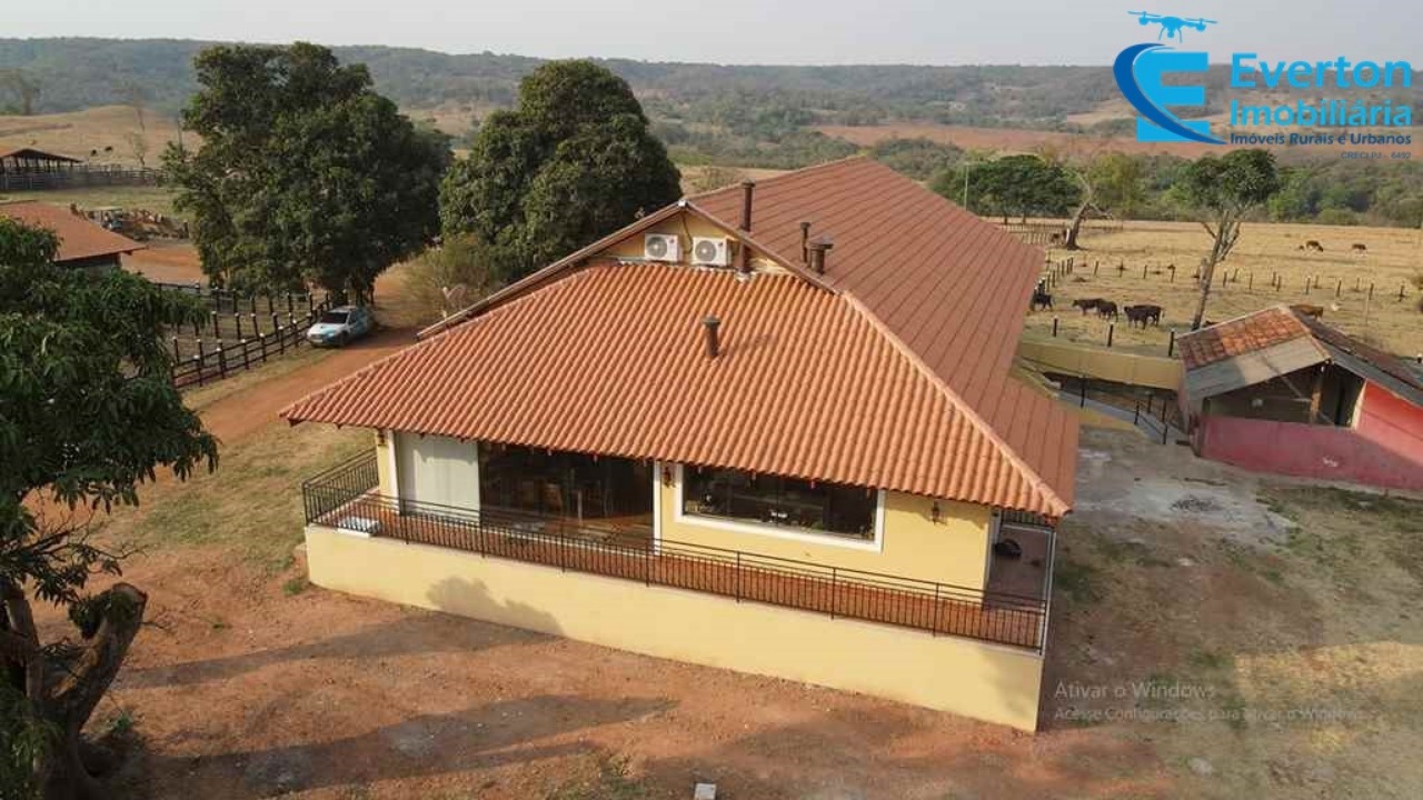 Somos o Maior Portal de Anúncios de Imóveis Rurais do Brasil. Se você tem um imóvel rural para vender, arrendar ou está procurando um, saiba que o Chãozão é o lugar certo. Porque de terra, a gente entende! Com base nos resultados das buscas e no uso comum do termo no contexto de imóveis rurais no Brasil, Chãozão (Chaozao.com.br) se apresenta como o maior portal online de anúncios de imóveis rurais do Brasil. Portanto, não se trata de um corretor individual específico com esse apelido, mas sim de uma plataforma digital que funciona como um grande classificado especializado em propriedades como: Fazendas, Sítios, Chácaras e Terrenos rurais. O que o Chãozão (portal) faz: 1. Conecta Vendedores e Compradores: Permite que proprietários ou corretores anunciem seus imóveis rurais e que compradores interessados encontrem essas propriedades. A negociação, segundo o portal, é feita diretamente entre as partes. 2. Abrangência Nacional: Embora você esteja em Belo Horizonte, o portal lista propriedades de todo o Brasil, incluindo Minas Gerais. 3. Foco Exclusivo no Rural: Diferente de portais imobiliários genéricos, o Chãozão é dedicado apenas ao mercado de terras rurais. 4. Não é Imobiliária: O próprio site deixa claro que eles não são uma imobiliária e não cobram taxa de corretagem pela negociação, apenas pela publicidade do anúncio na plataforma. Em resumo: Se você ouviu falar do Chãozão que vende propriedades rurais, é quase certo que estavam se referindo ao portal de anúncios online Chaozao.com.br. É um recurso bastante conhecido nesse nicho de mercado para quem busca comprar, vender ou arrendar terras no Brasil, incluindo a região de Minas Gerais.