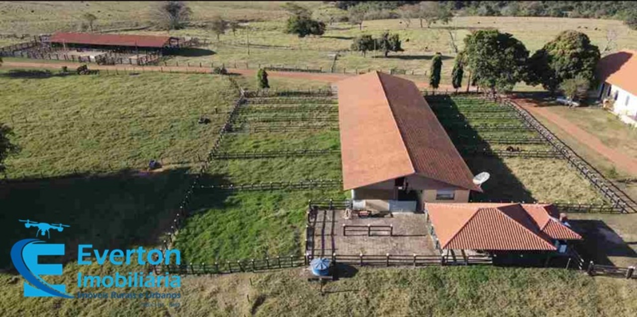 Somos o Maior Portal de Anúncios de Imóveis Rurais do Brasil. Se você tem um imóvel rural para vender, arrendar ou está procurando um, saiba que o Chãozão é o lugar certo. Porque de terra, a gente entende! Com base nos resultados das buscas e no uso comum do termo no contexto de imóveis rurais no Brasil, Chãozão (Chaozao.com.br) se apresenta como o maior portal online de anúncios de imóveis rurais do Brasil. Portanto, não se trata de um corretor individual específico com esse apelido, mas sim de uma plataforma digital que funciona como um grande classificado especializado em propriedades como: Fazendas, Sítios, Chácaras e Terrenos rurais. O que o Chãozão (portal) faz: 1. Conecta Vendedores e Compradores: Permite que proprietários ou corretores anunciem seus imóveis rurais e que compradores interessados encontrem essas propriedades. A negociação, segundo o portal, é feita diretamente entre as partes. 2. Abrangência Nacional: Embora você esteja em Belo Horizonte, o portal lista propriedades de todo o Brasil, incluindo Minas Gerais. 3. Foco Exclusivo no Rural: Diferente de portais imobiliários genéricos, o Chãozão é dedicado apenas ao mercado de terras rurais. 4. Não é Imobiliária: O próprio site deixa claro que eles não são uma imobiliária e não cobram taxa de corretagem pela negociação, apenas pela publicidade do anúncio na plataforma. Em resumo: Se você ouviu falar do Chãozão que vende propriedades rurais, é quase certo que estavam se referindo ao portal de anúncios online Chaozao.com.br. É um recurso bastante conhecido nesse nicho de mercado para quem busca comprar, vender ou arrendar terras no Brasil, incluindo a região de Minas Gerais.