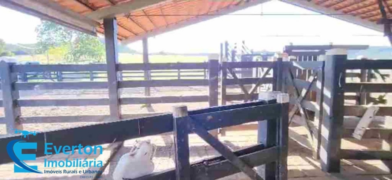 Somos o Maior Portal de Anúncios de Imóveis Rurais do Brasil. Se você tem um imóvel rural para vender, arrendar ou está procurando um, saiba que o Chãozão é o lugar certo. Porque de terra, a gente entende! Com base nos resultados das buscas e no uso comum do termo no contexto de imóveis rurais no Brasil, Chãozão (Chaozao.com.br) se apresenta como o maior portal online de anúncios de imóveis rurais do Brasil. Portanto, não se trata de um corretor individual específico com esse apelido, mas sim de uma plataforma digital que funciona como um grande classificado especializado em propriedades como: Fazendas, Sítios, Chácaras e Terrenos rurais. O que o Chãozão (portal) faz: 1. Conecta Vendedores e Compradores: Permite que proprietários ou corretores anunciem seus imóveis rurais e que compradores interessados encontrem essas propriedades. A negociação, segundo o portal, é feita diretamente entre as partes. 2. Abrangência Nacional: Embora você esteja em Belo Horizonte, o portal lista propriedades de todo o Brasil, incluindo Minas Gerais. 3. Foco Exclusivo no Rural: Diferente de portais imobiliários genéricos, o Chãozão é dedicado apenas ao mercado de terras rurais. 4. Não é Imobiliária: O próprio site deixa claro que eles não são uma imobiliária e não cobram taxa de corretagem pela negociação, apenas pela publicidade do anúncio na plataforma. Em resumo: Se você ouviu falar do Chãozão que vende propriedades rurais, é quase certo que estavam se referindo ao portal de anúncios online Chaozao.com.br. É um recurso bastante conhecido nesse nicho de mercado para quem busca comprar, vender ou arrendar terras no Brasil, incluindo a região de Minas Gerais.
