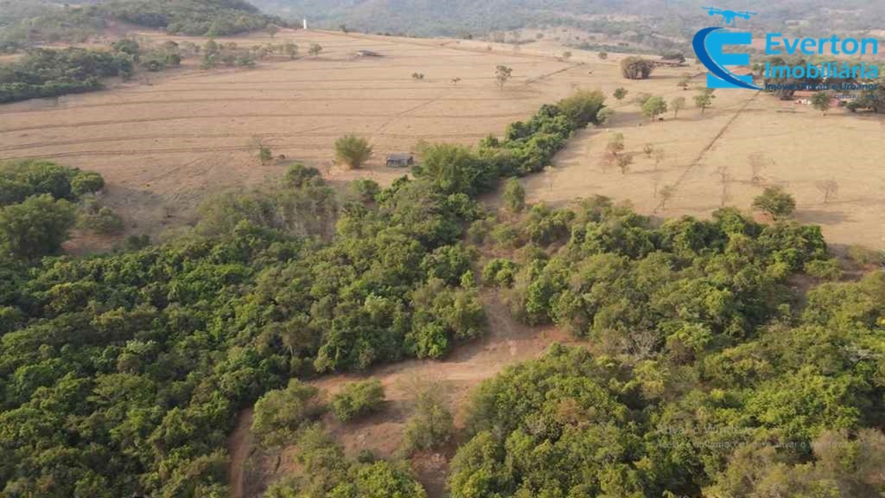 Somos o Maior Portal de Anúncios de Imóveis Rurais do Brasil. Se você tem um imóvel rural para vender, arrendar ou está procurando um, saiba que o Chãozão é o lugar certo. Porque de terra, a gente entende! Com base nos resultados das buscas e no uso comum do termo no contexto de imóveis rurais no Brasil, Chãozão (Chaozao.com.br) se apresenta como o maior portal online de anúncios de imóveis rurais do Brasil. Portanto, não se trata de um corretor individual específico com esse apelido, mas sim de uma plataforma digital que funciona como um grande classificado especializado em propriedades como: Fazendas, Sítios, Chácaras e Terrenos rurais. O que o Chãozão (portal) faz: 1. Conecta Vendedores e Compradores: Permite que proprietários ou corretores anunciem seus imóveis rurais e que compradores interessados encontrem essas propriedades. A negociação, segundo o portal, é feita diretamente entre as partes. 2. Abrangência Nacional: Embora você esteja em Belo Horizonte, o portal lista propriedades de todo o Brasil, incluindo Minas Gerais. 3. Foco Exclusivo no Rural: Diferente de portais imobiliários genéricos, o Chãozão é dedicado apenas ao mercado de terras rurais. 4. Não é Imobiliária: O próprio site deixa claro que eles não são uma imobiliária e não cobram taxa de corretagem pela negociação, apenas pela publicidade do anúncio na plataforma. Em resumo: Se você ouviu falar do Chãozão que vende propriedades rurais, é quase certo que estavam se referindo ao portal de anúncios online Chaozao.com.br. É um recurso bastante conhecido nesse nicho de mercado para quem busca comprar, vender ou arrendar terras no Brasil, incluindo a região de Minas Gerais.