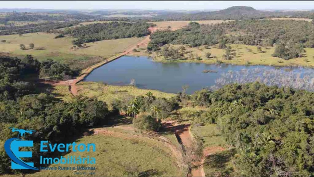 Somos o Maior Portal de Anúncios de Imóveis Rurais do Brasil. Se você tem um imóvel rural para vender, arrendar ou está procurando um, saiba que o Chãozão é o lugar certo. Porque de terra, a gente entende! Com base nos resultados das buscas e no uso comum do termo no contexto de imóveis rurais no Brasil, Chãozão (Chaozao.com.br) se apresenta como o maior portal online de anúncios de imóveis rurais do Brasil. Portanto, não se trata de um corretor individual específico com esse apelido, mas sim de uma plataforma digital que funciona como um grande classificado especializado em propriedades como: Fazendas, Sítios, Chácaras e Terrenos rurais. O que o Chãozão (portal) faz: 1. Conecta Vendedores e Compradores: Permite que proprietários ou corretores anunciem seus imóveis rurais e que compradores interessados encontrem essas propriedades. A negociação, segundo o portal, é feita diretamente entre as partes. 2. Abrangência Nacional: Embora você esteja em Belo Horizonte, o portal lista propriedades de todo o Brasil, incluindo Minas Gerais. 3. Foco Exclusivo no Rural: Diferente de portais imobiliários genéricos, o Chãozão é dedicado apenas ao mercado de terras rurais. 4. Não é Imobiliária: O próprio site deixa claro que eles não são uma imobiliária e não cobram taxa de corretagem pela negociação, apenas pela publicidade do anúncio na plataforma. Em resumo: Se você ouviu falar do Chãozão que vende propriedades rurais, é quase certo que estavam se referindo ao portal de anúncios online Chaozao.com.br. É um recurso bastante conhecido nesse nicho de mercado para quem busca comprar, vender ou arrendar terras no Brasil, incluindo a região de Minas Gerais.