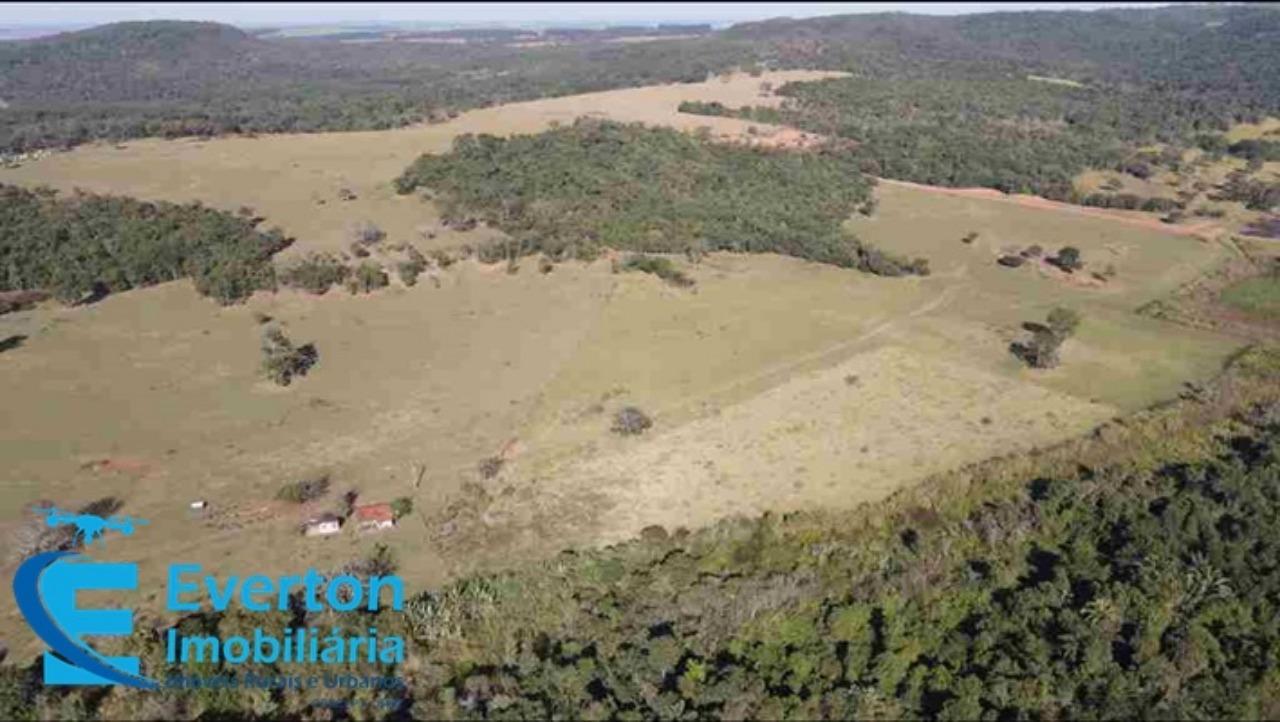 Somos o Maior Portal de Anúncios de Imóveis Rurais do Brasil. Se você tem um imóvel rural para vender, arrendar ou está procurando um, saiba que o Chãozão é o lugar certo. Porque de terra, a gente entende! Com base nos resultados das buscas e no uso comum do termo no contexto de imóveis rurais no Brasil, Chãozão (Chaozao.com.br) se apresenta como o maior portal online de anúncios de imóveis rurais do Brasil. Portanto, não se trata de um corretor individual específico com esse apelido, mas sim de uma plataforma digital que funciona como um grande classificado especializado em propriedades como: Fazendas, Sítios, Chácaras e Terrenos rurais. O que o Chãozão (portal) faz: 1. Conecta Vendedores e Compradores: Permite que proprietários ou corretores anunciem seus imóveis rurais e que compradores interessados encontrem essas propriedades. A negociação, segundo o portal, é feita diretamente entre as partes. 2. Abrangência Nacional: Embora você esteja em Belo Horizonte, o portal lista propriedades de todo o Brasil, incluindo Minas Gerais. 3. Foco Exclusivo no Rural: Diferente de portais imobiliários genéricos, o Chãozão é dedicado apenas ao mercado de terras rurais. 4. Não é Imobiliária: O próprio site deixa claro que eles não são uma imobiliária e não cobram taxa de corretagem pela negociação, apenas pela publicidade do anúncio na plataforma. Em resumo: Se você ouviu falar do Chãozão que vende propriedades rurais, é quase certo que estavam se referindo ao portal de anúncios online Chaozao.com.br. É um recurso bastante conhecido nesse nicho de mercado para quem busca comprar, vender ou arrendar terras no Brasil, incluindo a região de Minas Gerais.