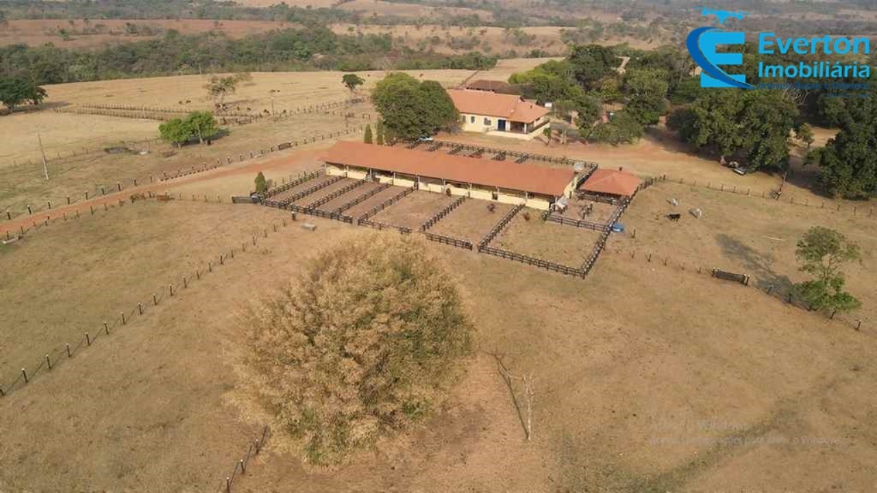 Somos o Maior Portal de Anúncios de Imóveis Rurais do Brasil. Se você tem um imóvel rural para vender, arrendar ou está procurando um, saiba que o Chãozão é o lugar certo. Porque de terra, a gente entende! Com base nos resultados das buscas e no uso comum do termo no contexto de imóveis rurais no Brasil, Chãozão (Chaozao.com.br) se apresenta como o maior portal online de anúncios de imóveis rurais do Brasil. Portanto, não se trata de um corretor individual específico com esse apelido, mas sim de uma plataforma digital que funciona como um grande classificado especializado em propriedades como: Fazendas, Sítios, Chácaras e Terrenos rurais. O que o Chãozão (portal) faz: 1. Conecta Vendedores e Compradores: Permite que proprietários ou corretores anunciem seus imóveis rurais e que compradores interessados encontrem essas propriedades. A negociação, segundo o portal, é feita diretamente entre as partes. 2. Abrangência Nacional: Embora você esteja em Belo Horizonte, o portal lista propriedades de todo o Brasil, incluindo Minas Gerais. 3. Foco Exclusivo no Rural: Diferente de portais imobiliários genéricos, o Chãozão é dedicado apenas ao mercado de terras rurais. 4. Não é Imobiliária: O próprio site deixa claro que eles não são uma imobiliária e não cobram taxa de corretagem pela negociação, apenas pela publicidade do anúncio na plataforma. Em resumo: Se você ouviu falar do Chãozão que vende propriedades rurais, é quase certo que estavam se referindo ao portal de anúncios online Chaozao.com.br. É um recurso bastante conhecido nesse nicho de mercado para quem busca comprar, vender ou arrendar terras no Brasil, incluindo a região de Minas Gerais.