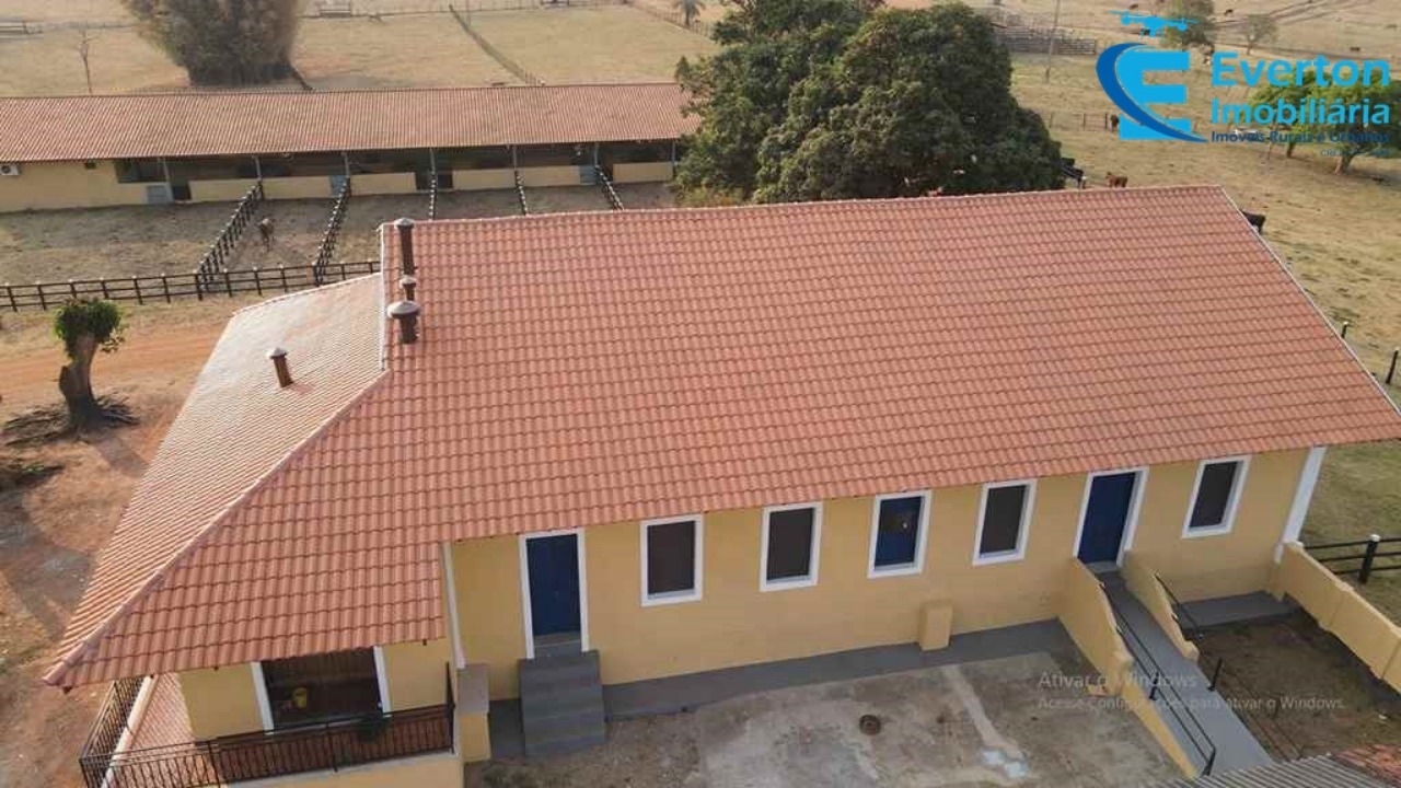 Somos o Maior Portal de Anúncios de Imóveis Rurais do Brasil. Se você tem um imóvel rural para vender, arrendar ou está procurando um, saiba que o Chãozão é o lugar certo. Porque de terra, a gente entende! Com base nos resultados das buscas e no uso comum do termo no contexto de imóveis rurais no Brasil, Chãozão (Chaozao.com.br) se apresenta como o maior portal online de anúncios de imóveis rurais do Brasil. Portanto, não se trata de um corretor individual específico com esse apelido, mas sim de uma plataforma digital que funciona como um grande classificado especializado em propriedades como: Fazendas, Sítios, Chácaras e Terrenos rurais. O que o Chãozão (portal) faz: 1. Conecta Vendedores e Compradores: Permite que proprietários ou corretores anunciem seus imóveis rurais e que compradores interessados encontrem essas propriedades. A negociação, segundo o portal, é feita diretamente entre as partes. 2. Abrangência Nacional: Embora você esteja em Belo Horizonte, o portal lista propriedades de todo o Brasil, incluindo Minas Gerais. 3. Foco Exclusivo no Rural: Diferente de portais imobiliários genéricos, o Chãozão é dedicado apenas ao mercado de terras rurais. 4. Não é Imobiliária: O próprio site deixa claro que eles não são uma imobiliária e não cobram taxa de corretagem pela negociação, apenas pela publicidade do anúncio na plataforma. Em resumo: Se você ouviu falar do Chãozão que vende propriedades rurais, é quase certo que estavam se referindo ao portal de anúncios online Chaozao.com.br. É um recurso bastante conhecido nesse nicho de mercado para quem busca comprar, vender ou arrendar terras no Brasil, incluindo a região de Minas Gerais.