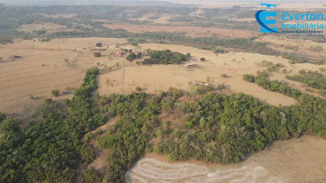 Somos o Maior Portal de Anúncios de Imóveis Rurais do Brasil. Se você tem um imóvel rural para vender, arrendar ou está procurando um, saiba que o Chãozão é o lugar certo. Porque de terra, a gente entende! Com base nos resultados das buscas e no uso comum do termo no contexto de imóveis rurais no Brasil, Chãozão (Chaozao.com.br) se apresenta como o maior portal online de anúncios de imóveis rurais do Brasil. Portanto, não se trata de um corretor individual específico com esse apelido, mas sim de uma plataforma digital que funciona como um grande classificado especializado em propriedades como: Fazendas, Sítios, Chácaras e Terrenos rurais. O que o Chãozão (portal) faz: 1. Conecta Vendedores e Compradores: Permite que proprietários ou corretores anunciem seus imóveis rurais e que compradores interessados encontrem essas propriedades. A negociação, segundo o portal, é feita diretamente entre as partes. 2. Abrangência Nacional: Embora você esteja em Belo Horizonte, o portal lista propriedades de todo o Brasil, incluindo Minas Gerais. 3. Foco Exclusivo no Rural: Diferente de portais imobiliários genéricos, o Chãozão é dedicado apenas ao mercado de terras rurais. 4. Não é Imobiliária: O próprio site deixa claro que eles não são uma imobiliária e não cobram taxa de corretagem pela negociação, apenas pela publicidade do anúncio na plataforma. Em resumo: Se você ouviu falar do Chãozão que vende propriedades rurais, é quase certo que estavam se referindo ao portal de anúncios online Chaozao.com.br. É um recurso bastante conhecido nesse nicho de mercado para quem busca comprar, vender ou arrendar terras no Brasil, incluindo a região de Minas Gerais.