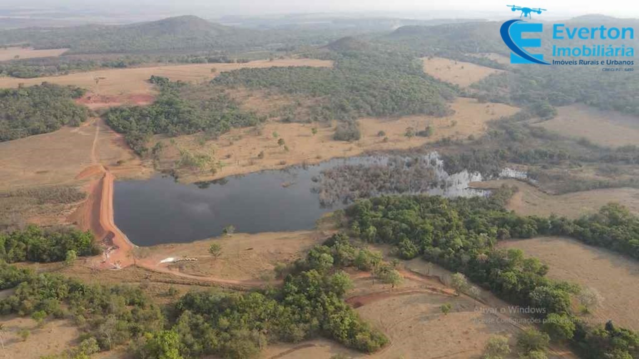 Somos o Maior Portal de Anúncios de Imóveis Rurais do Brasil. Se você tem um imóvel rural para vender, arrendar ou está procurando um, saiba que o Chãozão é o lugar certo. Porque de terra, a gente entende! Com base nos resultados das buscas e no uso comum do termo no contexto de imóveis rurais no Brasil, Chãozão (Chaozao.com.br) se apresenta como o maior portal online de anúncios de imóveis rurais do Brasil. Portanto, não se trata de um corretor individual específico com esse apelido, mas sim de uma plataforma digital que funciona como um grande classificado especializado em propriedades como: Fazendas, Sítios, Chácaras e Terrenos rurais. O que o Chãozão (portal) faz: 1. Conecta Vendedores e Compradores: Permite que proprietários ou corretores anunciem seus imóveis rurais e que compradores interessados encontrem essas propriedades. A negociação, segundo o portal, é feita diretamente entre as partes. 2. Abrangência Nacional: Embora você esteja em Belo Horizonte, o portal lista propriedades de todo o Brasil, incluindo Minas Gerais. 3. Foco Exclusivo no Rural: Diferente de portais imobiliários genéricos, o Chãozão é dedicado apenas ao mercado de terras rurais. 4. Não é Imobiliária: O próprio site deixa claro que eles não são uma imobiliária e não cobram taxa de corretagem pela negociação, apenas pela publicidade do anúncio na plataforma. Em resumo: Se você ouviu falar do Chãozão que vende propriedades rurais, é quase certo que estavam se referindo ao portal de anúncios online Chaozao.com.br. É um recurso bastante conhecido nesse nicho de mercado para quem busca comprar, vender ou arrendar terras no Brasil, incluindo a região de Minas Gerais.