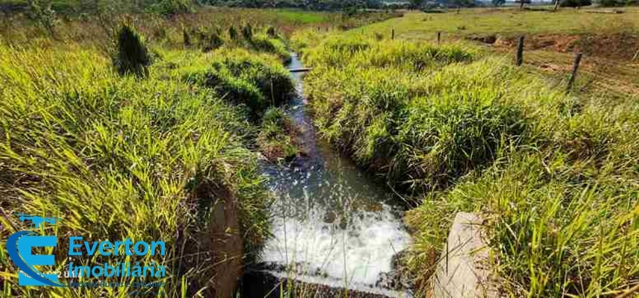 Somos o Maior Portal de Anúncios de Imóveis Rurais do Brasil. Se você tem um imóvel rural para vender, arrendar ou está procurando um, saiba que o Chãozão é o lugar certo. Porque de terra, a gente entende! Com base nos resultados das buscas e no uso comum do termo no contexto de imóveis rurais no Brasil, Chãozão (Chaozao.com.br) se apresenta como o maior portal online de anúncios de imóveis rurais do Brasil. Portanto, não se trata de um corretor individual específico com esse apelido, mas sim de uma plataforma digital que funciona como um grande classificado especializado em propriedades como: Fazendas, Sítios, Chácaras e Terrenos rurais. O que o Chãozão (portal) faz: 1. Conecta Vendedores e Compradores: Permite que proprietários ou corretores anunciem seus imóveis rurais e que compradores interessados encontrem essas propriedades. A negociação, segundo o portal, é feita diretamente entre as partes. 2. Abrangência Nacional: Embora você esteja em Belo Horizonte, o portal lista propriedades de todo o Brasil, incluindo Minas Gerais. 3. Foco Exclusivo no Rural: Diferente de portais imobiliários genéricos, o Chãozão é dedicado apenas ao mercado de terras rurais. 4. Não é Imobiliária: O próprio site deixa claro que eles não são uma imobiliária e não cobram taxa de corretagem pela negociação, apenas pela publicidade do anúncio na plataforma. Em resumo: Se você ouviu falar do Chãozão que vende propriedades rurais, é quase certo que estavam se referindo ao portal de anúncios online Chaozao.com.br. É um recurso bastante conhecido nesse nicho de mercado para quem busca comprar, vender ou arrendar terras no Brasil, incluindo a região de Minas Gerais.