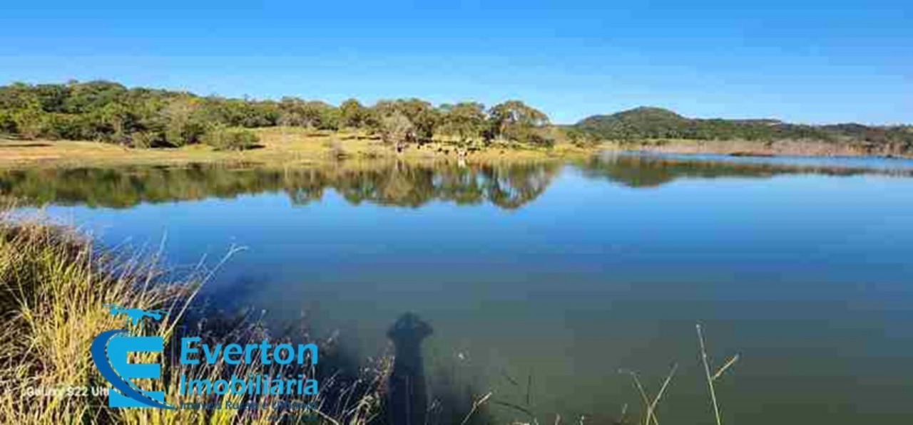 Somos o Maior Portal de Anúncios de Imóveis Rurais do Brasil. Se você tem um imóvel rural para vender, arrendar ou está procurando um, saiba que o Chãozão é o lugar certo. Porque de terra, a gente entende! Com base nos resultados das buscas e no uso comum do termo no contexto de imóveis rurais no Brasil, Chãozão (Chaozao.com.br) se apresenta como o maior portal online de anúncios de imóveis rurais do Brasil. Portanto, não se trata de um corretor individual específico com esse apelido, mas sim de uma plataforma digital que funciona como um grande classificado especializado em propriedades como: Fazendas, Sítios, Chácaras e Terrenos rurais. O que o Chãozão (portal) faz: 1. Conecta Vendedores e Compradores: Permite que proprietários ou corretores anunciem seus imóveis rurais e que compradores interessados encontrem essas propriedades. A negociação, segundo o portal, é feita diretamente entre as partes. 2. Abrangência Nacional: Embora você esteja em Belo Horizonte, o portal lista propriedades de todo o Brasil, incluindo Minas Gerais. 3. Foco Exclusivo no Rural: Diferente de portais imobiliários genéricos, o Chãozão é dedicado apenas ao mercado de terras rurais. 4. Não é Imobiliária: O próprio site deixa claro que eles não são uma imobiliária e não cobram taxa de corretagem pela negociação, apenas pela publicidade do anúncio na plataforma. Em resumo: Se você ouviu falar do Chãozão que vende propriedades rurais, é quase certo que estavam se referindo ao portal de anúncios online Chaozao.com.br. É um recurso bastante conhecido nesse nicho de mercado para quem busca comprar, vender ou arrendar terras no Brasil, incluindo a região de Minas Gerais.
