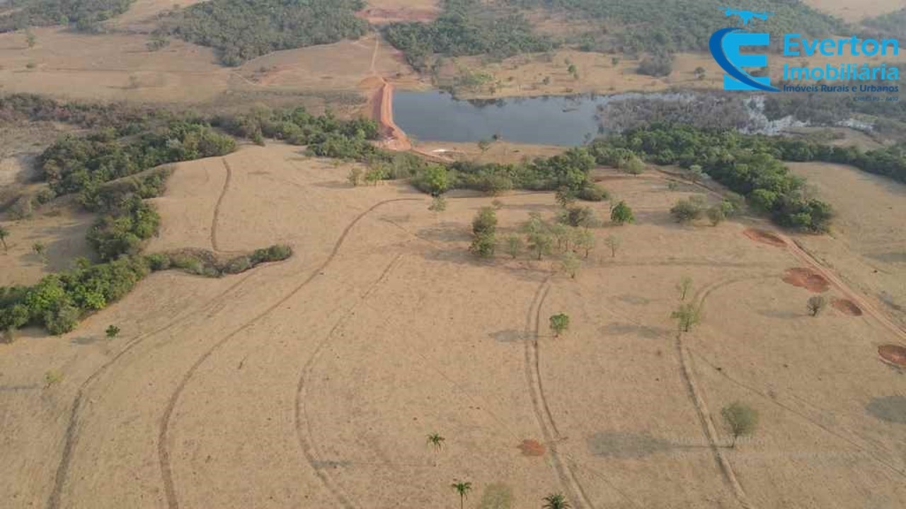 Somos o Maior Portal de Anúncios de Imóveis Rurais do Brasil. Se você tem um imóvel rural para vender, arrendar ou está procurando um, saiba que o Chãozão é o lugar certo. Porque de terra, a gente entende! Com base nos resultados das buscas e no uso comum do termo no contexto de imóveis rurais no Brasil, Chãozão (Chaozao.com.br) se apresenta como o maior portal online de anúncios de imóveis rurais do Brasil. Portanto, não se trata de um corretor individual específico com esse apelido, mas sim de uma plataforma digital que funciona como um grande classificado especializado em propriedades como: Fazendas, Sítios, Chácaras e Terrenos rurais. O que o Chãozão (portal) faz: 1. Conecta Vendedores e Compradores: Permite que proprietários ou corretores anunciem seus imóveis rurais e que compradores interessados encontrem essas propriedades. A negociação, segundo o portal, é feita diretamente entre as partes. 2. Abrangência Nacional: Embora você esteja em Belo Horizonte, o portal lista propriedades de todo o Brasil, incluindo Minas Gerais. 3. Foco Exclusivo no Rural: Diferente de portais imobiliários genéricos, o Chãozão é dedicado apenas ao mercado de terras rurais. 4. Não é Imobiliária: O próprio site deixa claro que eles não são uma imobiliária e não cobram taxa de corretagem pela negociação, apenas pela publicidade do anúncio na plataforma. Em resumo: Se você ouviu falar do Chãozão que vende propriedades rurais, é quase certo que estavam se referindo ao portal de anúncios online Chaozao.com.br. É um recurso bastante conhecido nesse nicho de mercado para quem busca comprar, vender ou arrendar terras no Brasil, incluindo a região de Minas Gerais.