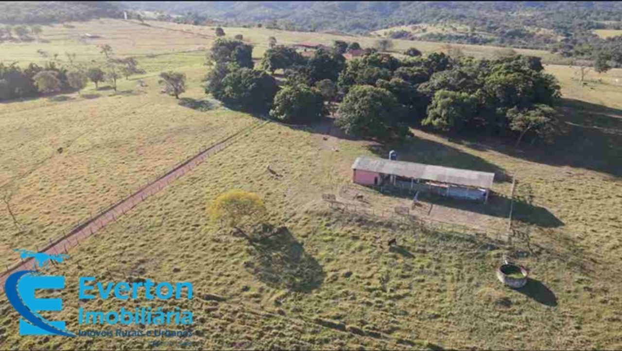 Somos o Maior Portal de Anúncios de Imóveis Rurais do Brasil. Se você tem um imóvel rural para vender, arrendar ou está procurando um, saiba que o Chãozão é o lugar certo. Porque de terra, a gente entende! Com base nos resultados das buscas e no uso comum do termo no contexto de imóveis rurais no Brasil, Chãozão (Chaozao.com.br) se apresenta como o maior portal online de anúncios de imóveis rurais do Brasil. Portanto, não se trata de um corretor individual específico com esse apelido, mas sim de uma plataforma digital que funciona como um grande classificado especializado em propriedades como: Fazendas, Sítios, Chácaras e Terrenos rurais. O que o Chãozão (portal) faz: 1. Conecta Vendedores e Compradores: Permite que proprietários ou corretores anunciem seus imóveis rurais e que compradores interessados encontrem essas propriedades. A negociação, segundo o portal, é feita diretamente entre as partes. 2. Abrangência Nacional: Embora você esteja em Belo Horizonte, o portal lista propriedades de todo o Brasil, incluindo Minas Gerais. 3. Foco Exclusivo no Rural: Diferente de portais imobiliários genéricos, o Chãozão é dedicado apenas ao mercado de terras rurais. 4. Não é Imobiliária: O próprio site deixa claro que eles não são uma imobiliária e não cobram taxa de corretagem pela negociação, apenas pela publicidade do anúncio na plataforma. Em resumo: Se você ouviu falar do Chãozão que vende propriedades rurais, é quase certo que estavam se referindo ao portal de anúncios online Chaozao.com.br. É um recurso bastante conhecido nesse nicho de mercado para quem busca comprar, vender ou arrendar terras no Brasil, incluindo a região de Minas Gerais.