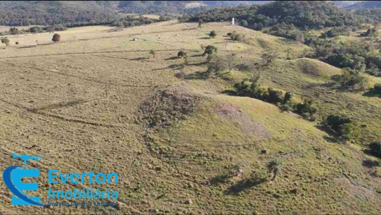 Somos o Maior Portal de Anúncios de Imóveis Rurais do Brasil. Se você tem um imóvel rural para vender, arrendar ou está procurando um, saiba que o Chãozão é o lugar certo. Porque de terra, a gente entende! Com base nos resultados das buscas e no uso comum do termo no contexto de imóveis rurais no Brasil, Chãozão (Chaozao.com.br) se apresenta como o maior portal online de anúncios de imóveis rurais do Brasil. Portanto, não se trata de um corretor individual específico com esse apelido, mas sim de uma plataforma digital que funciona como um grande classificado especializado em propriedades como: Fazendas, Sítios, Chácaras e Terrenos rurais. O que o Chãozão (portal) faz: 1. Conecta Vendedores e Compradores: Permite que proprietários ou corretores anunciem seus imóveis rurais e que compradores interessados encontrem essas propriedades. A negociação, segundo o portal, é feita diretamente entre as partes. 2. Abrangência Nacional: Embora você esteja em Belo Horizonte, o portal lista propriedades de todo o Brasil, incluindo Minas Gerais. 3. Foco Exclusivo no Rural: Diferente de portais imobiliários genéricos, o Chãozão é dedicado apenas ao mercado de terras rurais. 4. Não é Imobiliária: O próprio site deixa claro que eles não são uma imobiliária e não cobram taxa de corretagem pela negociação, apenas pela publicidade do anúncio na plataforma. Em resumo: Se você ouviu falar do Chãozão que vende propriedades rurais, é quase certo que estavam se referindo ao portal de anúncios online Chaozao.com.br. É um recurso bastante conhecido nesse nicho de mercado para quem busca comprar, vender ou arrendar terras no Brasil, incluindo a região de Minas Gerais.