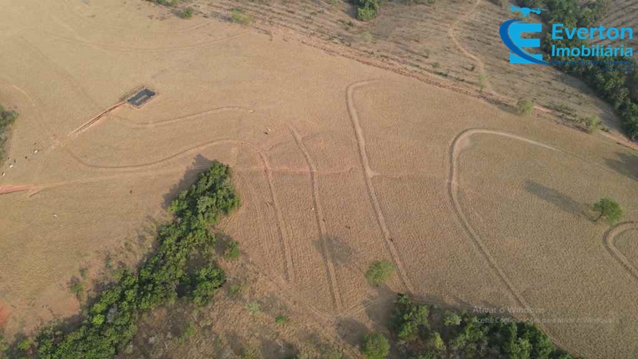 Somos o Maior Portal de Anúncios de Imóveis Rurais do Brasil. Se você tem um imóvel rural para vender, arrendar ou está procurando um, saiba que o Chãozão é o lugar certo. Porque de terra, a gente entende! Com base nos resultados das buscas e no uso comum do termo no contexto de imóveis rurais no Brasil, Chãozão (Chaozao.com.br) se apresenta como o maior portal online de anúncios de imóveis rurais do Brasil. Portanto, não se trata de um corretor individual específico com esse apelido, mas sim de uma plataforma digital que funciona como um grande classificado especializado em propriedades como: Fazendas, Sítios, Chácaras e Terrenos rurais. O que o Chãozão (portal) faz: 1. Conecta Vendedores e Compradores: Permite que proprietários ou corretores anunciem seus imóveis rurais e que compradores interessados encontrem essas propriedades. A negociação, segundo o portal, é feita diretamente entre as partes. 2. Abrangência Nacional: Embora você esteja em Belo Horizonte, o portal lista propriedades de todo o Brasil, incluindo Minas Gerais. 3. Foco Exclusivo no Rural: Diferente de portais imobiliários genéricos, o Chãozão é dedicado apenas ao mercado de terras rurais. 4. Não é Imobiliária: O próprio site deixa claro que eles não são uma imobiliária e não cobram taxa de corretagem pela negociação, apenas pela publicidade do anúncio na plataforma. Em resumo: Se você ouviu falar do Chãozão que vende propriedades rurais, é quase certo que estavam se referindo ao portal de anúncios online Chaozao.com.br. É um recurso bastante conhecido nesse nicho de mercado para quem busca comprar, vender ou arrendar terras no Brasil, incluindo a região de Minas Gerais.