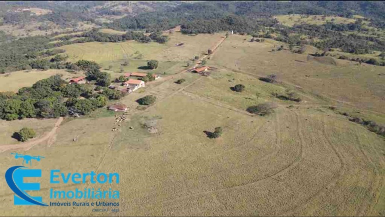 Somos o Maior Portal de Anúncios de Imóveis Rurais do Brasil. Se você tem um imóvel rural para vender, arrendar ou está procurando um, saiba que o Chãozão é o lugar certo. Porque de terra, a gente entende! Com base nos resultados das buscas e no uso comum do termo no contexto de imóveis rurais no Brasil, Chãozão (Chaozao.com.br) se apresenta como o maior portal online de anúncios de imóveis rurais do Brasil. Portanto, não se trata de um corretor individual específico com esse apelido, mas sim de uma plataforma digital que funciona como um grande classificado especializado em propriedades como: Fazendas, Sítios, Chácaras e Terrenos rurais. O que o Chãozão (portal) faz: 1. Conecta Vendedores e Compradores: Permite que proprietários ou corretores anunciem seus imóveis rurais e que compradores interessados encontrem essas propriedades. A negociação, segundo o portal, é feita diretamente entre as partes. 2. Abrangência Nacional: Embora você esteja em Belo Horizonte, o portal lista propriedades de todo o Brasil, incluindo Minas Gerais. 3. Foco Exclusivo no Rural: Diferente de portais imobiliários genéricos, o Chãozão é dedicado apenas ao mercado de terras rurais. 4. Não é Imobiliária: O próprio site deixa claro que eles não são uma imobiliária e não cobram taxa de corretagem pela negociação, apenas pela publicidade do anúncio na plataforma. Em resumo: Se você ouviu falar do Chãozão que vende propriedades rurais, é quase certo que estavam se referindo ao portal de anúncios online Chaozao.com.br. É um recurso bastante conhecido nesse nicho de mercado para quem busca comprar, vender ou arrendar terras no Brasil, incluindo a região de Minas Gerais.