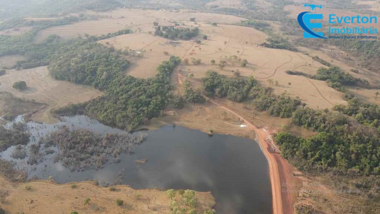 Somos o Maior Portal de Anúncios de Imóveis Rurais do Brasil. Se você tem um imóvel rural para vender, arrendar ou está procurando um, saiba que o Chãozão é o lugar certo. Porque de terra, a gente entende! Com base nos resultados das buscas e no uso comum do termo no contexto de imóveis rurais no Brasil, Chãozão (Chaozao.com.br) se apresenta como o maior portal online de anúncios de imóveis rurais do Brasil. Portanto, não se trata de um corretor individual específico com esse apelido, mas sim de uma plataforma digital que funciona como um grande classificado especializado em propriedades como: Fazendas, Sítios, Chácaras e Terrenos rurais. O que o Chãozão (portal) faz: 1. Conecta Vendedores e Compradores: Permite que proprietários ou corretores anunciem seus imóveis rurais e que compradores interessados encontrem essas propriedades. A negociação, segundo o portal, é feita diretamente entre as partes. 2. Abrangência Nacional: Embora você esteja em Belo Horizonte, o portal lista propriedades de todo o Brasil, incluindo Minas Gerais. 3. Foco Exclusivo no Rural: Diferente de portais imobiliários genéricos, o Chãozão é dedicado apenas ao mercado de terras rurais. 4. Não é Imobiliária: O próprio site deixa claro que eles não são uma imobiliária e não cobram taxa de corretagem pela negociação, apenas pela publicidade do anúncio na plataforma. Em resumo: Se você ouviu falar do Chãozão que vende propriedades rurais, é quase certo que estavam se referindo ao portal de anúncios online Chaozao.com.br. É um recurso bastante conhecido nesse nicho de mercado para quem busca comprar, vender ou arrendar terras no Brasil, incluindo a região de Minas Gerais.