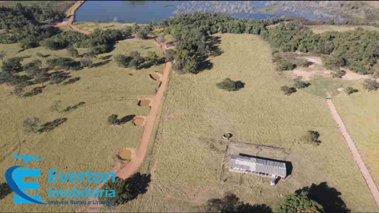 Somos o Maior Portal de Anúncios de Imóveis Rurais do Brasil. Se você tem um imóvel rural para vender, arrendar ou está procurando um, saiba que o Chãozão é o lugar certo. Porque de terra, a gente entende! Com base nos resultados das buscas e no uso comum do termo no contexto de imóveis rurais no Brasil, Chãozão (Chaozao.com.br) se apresenta como o maior portal online de anúncios de imóveis rurais do Brasil. Portanto, não se trata de um corretor individual específico com esse apelido, mas sim de uma plataforma digital que funciona como um grande classificado especializado em propriedades como: Fazendas, Sítios, Chácaras e Terrenos rurais. O que o Chãozão (portal) faz: 1. Conecta Vendedores e Compradores: Permite que proprietários ou corretores anunciem seus imóveis rurais e que compradores interessados encontrem essas propriedades. A negociação, segundo o portal, é feita diretamente entre as partes. 2. Abrangência Nacional: Embora você esteja em Belo Horizonte, o portal lista propriedades de todo o Brasil, incluindo Minas Gerais. 3. Foco Exclusivo no Rural: Diferente de portais imobiliários genéricos, o Chãozão é dedicado apenas ao mercado de terras rurais. 4. Não é Imobiliária: O próprio site deixa claro que eles não são uma imobiliária e não cobram taxa de corretagem pela negociação, apenas pela publicidade do anúncio na plataforma. Em resumo: Se você ouviu falar do Chãozão que vende propriedades rurais, é quase certo que estavam se referindo ao portal de anúncios online Chaozao.com.br. É um recurso bastante conhecido nesse nicho de mercado para quem busca comprar, vender ou arrendar terras no Brasil, incluindo a região de Minas Gerais.