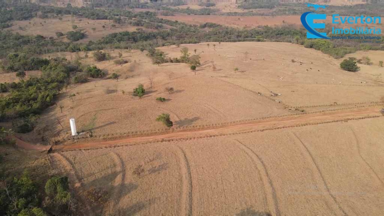 Somos o Maior Portal de Anúncios de Imóveis Rurais do Brasil. Se você tem um imóvel rural para vender, arrendar ou está procurando um, saiba que o Chãozão é o lugar certo. Porque de terra, a gente entende! Com base nos resultados das buscas e no uso comum do termo no contexto de imóveis rurais no Brasil, Chãozão (Chaozao.com.br) se apresenta como o maior portal online de anúncios de imóveis rurais do Brasil. Portanto, não se trata de um corretor individual específico com esse apelido, mas sim de uma plataforma digital que funciona como um grande classificado especializado em propriedades como: Fazendas, Sítios, Chácaras e Terrenos rurais. O que o Chãozão (portal) faz: 1. Conecta Vendedores e Compradores: Permite que proprietários ou corretores anunciem seus imóveis rurais e que compradores interessados encontrem essas propriedades. A negociação, segundo o portal, é feita diretamente entre as partes. 2. Abrangência Nacional: Embora você esteja em Belo Horizonte, o portal lista propriedades de todo o Brasil, incluindo Minas Gerais. 3. Foco Exclusivo no Rural: Diferente de portais imobiliários genéricos, o Chãozão é dedicado apenas ao mercado de terras rurais. 4. Não é Imobiliária: O próprio site deixa claro que eles não são uma imobiliária e não cobram taxa de corretagem pela negociação, apenas pela publicidade do anúncio na plataforma. Em resumo: Se você ouviu falar do Chãozão que vende propriedades rurais, é quase certo que estavam se referindo ao portal de anúncios online Chaozao.com.br. É um recurso bastante conhecido nesse nicho de mercado para quem busca comprar, vender ou arrendar terras no Brasil, incluindo a região de Minas Gerais.