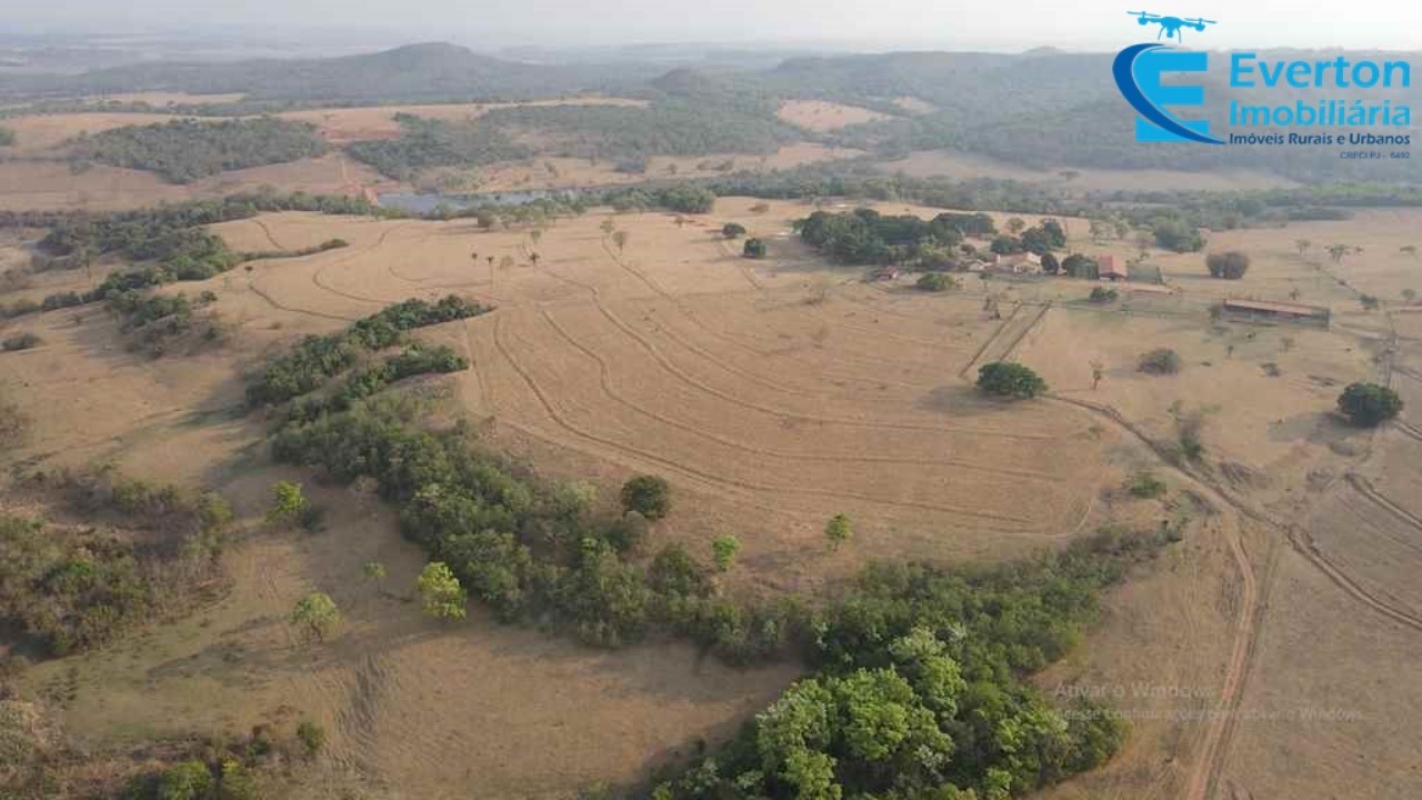Somos o Maior Portal de Anúncios de Imóveis Rurais do Brasil. Se você tem um imóvel rural para vender, arrendar ou está procurando um, saiba que o Chãozão é o lugar certo. Porque de terra, a gente entende! Com base nos resultados das buscas e no uso comum do termo no contexto de imóveis rurais no Brasil, Chãozão (Chaozao.com.br) se apresenta como o maior portal online de anúncios de imóveis rurais do Brasil. Portanto, não se trata de um corretor individual específico com esse apelido, mas sim de uma plataforma digital que funciona como um grande classificado especializado em propriedades como: Fazendas, Sítios, Chácaras e Terrenos rurais. O que o Chãozão (portal) faz: 1. Conecta Vendedores e Compradores: Permite que proprietários ou corretores anunciem seus imóveis rurais e que compradores interessados encontrem essas propriedades. A negociação, segundo o portal, é feita diretamente entre as partes. 2. Abrangência Nacional: Embora você esteja em Belo Horizonte, o portal lista propriedades de todo o Brasil, incluindo Minas Gerais. 3. Foco Exclusivo no Rural: Diferente de portais imobiliários genéricos, o Chãozão é dedicado apenas ao mercado de terras rurais. 4. Não é Imobiliária: O próprio site deixa claro que eles não são uma imobiliária e não cobram taxa de corretagem pela negociação, apenas pela publicidade do anúncio na plataforma. Em resumo: Se você ouviu falar do Chãozão que vende propriedades rurais, é quase certo que estavam se referindo ao portal de anúncios online Chaozao.com.br. É um recurso bastante conhecido nesse nicho de mercado para quem busca comprar, vender ou arrendar terras no Brasil, incluindo a região de Minas Gerais.