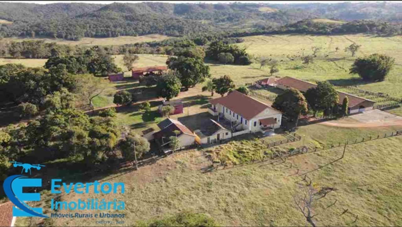Somos o Maior Portal de Anúncios de Imóveis Rurais do Brasil. Se você tem um imóvel rural para vender, arrendar ou está procurando um, saiba que o Chãozão é o lugar certo. Porque de terra, a gente entende! Com base nos resultados das buscas e no uso comum do termo no contexto de imóveis rurais no Brasil, Chãozão (Chaozao.com.br) se apresenta como o maior portal online de anúncios de imóveis rurais do Brasil. Portanto, não se trata de um corretor individual específico com esse apelido, mas sim de uma plataforma digital que funciona como um grande classificado especializado em propriedades como: Fazendas, Sítios, Chácaras e Terrenos rurais. O que o Chãozão (portal) faz: 1. Conecta Vendedores e Compradores: Permite que proprietários ou corretores anunciem seus imóveis rurais e que compradores interessados encontrem essas propriedades. A negociação, segundo o portal, é feita diretamente entre as partes. 2. Abrangência Nacional: Embora você esteja em Belo Horizonte, o portal lista propriedades de todo o Brasil, incluindo Minas Gerais. 3. Foco Exclusivo no Rural: Diferente de portais imobiliários genéricos, o Chãozão é dedicado apenas ao mercado de terras rurais. 4. Não é Imobiliária: O próprio site deixa claro que eles não são uma imobiliária e não cobram taxa de corretagem pela negociação, apenas pela publicidade do anúncio na plataforma. Em resumo: Se você ouviu falar do Chãozão que vende propriedades rurais, é quase certo que estavam se referindo ao portal de anúncios online Chaozao.com.br. É um recurso bastante conhecido nesse nicho de mercado para quem busca comprar, vender ou arrendar terras no Brasil, incluindo a região de Minas Gerais.