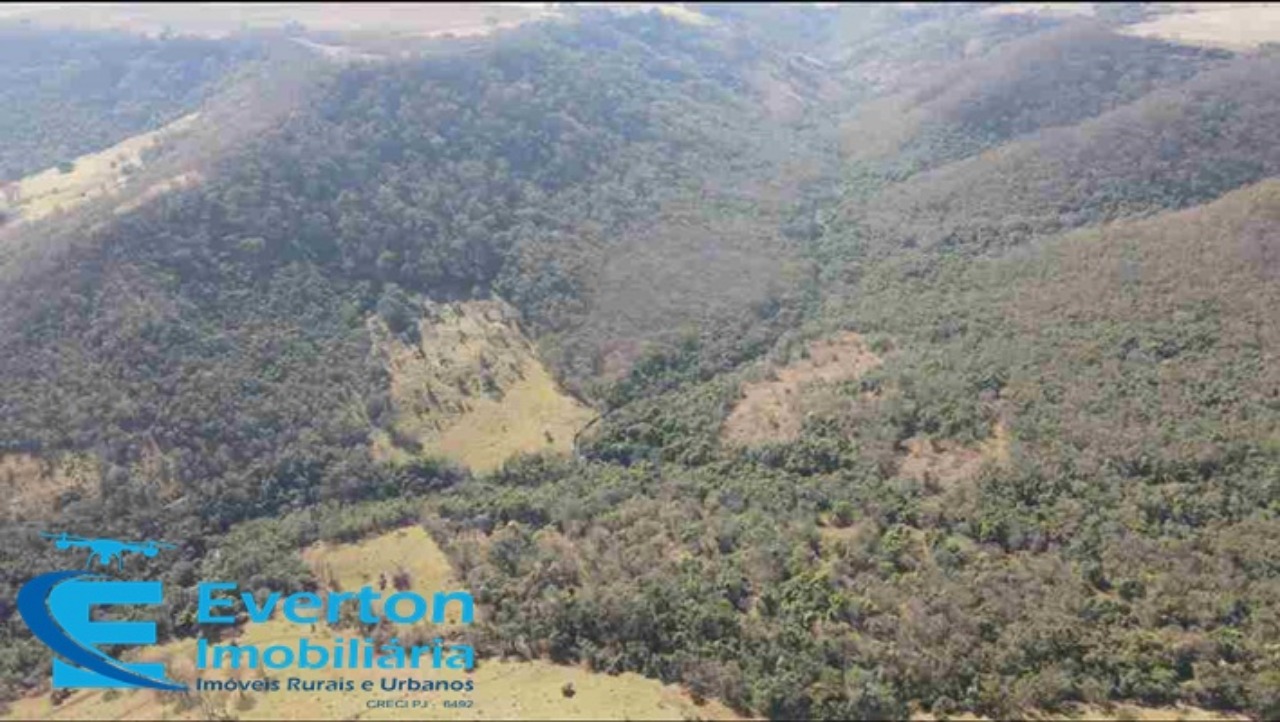 Somos o Maior Portal de Anúncios de Imóveis Rurais do Brasil. Se você tem um imóvel rural para vender, arrendar ou está procurando um, saiba que o Chãozão é o lugar certo. Porque de terra, a gente entende! Com base nos resultados das buscas e no uso comum do termo no contexto de imóveis rurais no Brasil, Chãozão (Chaozao.com.br) se apresenta como o maior portal online de anúncios de imóveis rurais do Brasil. Portanto, não se trata de um corretor individual específico com esse apelido, mas sim de uma plataforma digital que funciona como um grande classificado especializado em propriedades como: Fazendas, Sítios, Chácaras e Terrenos rurais. O que o Chãozão (portal) faz: 1. Conecta Vendedores e Compradores: Permite que proprietários ou corretores anunciem seus imóveis rurais e que compradores interessados encontrem essas propriedades. A negociação, segundo o portal, é feita diretamente entre as partes. 2. Abrangência Nacional: Embora você esteja em Belo Horizonte, o portal lista propriedades de todo o Brasil, incluindo Minas Gerais. 3. Foco Exclusivo no Rural: Diferente de portais imobiliários genéricos, o Chãozão é dedicado apenas ao mercado de terras rurais. 4. Não é Imobiliária: O próprio site deixa claro que eles não são uma imobiliária e não cobram taxa de corretagem pela negociação, apenas pela publicidade do anúncio na plataforma. Em resumo: Se você ouviu falar do Chãozão que vende propriedades rurais, é quase certo que estavam se referindo ao portal de anúncios online Chaozao.com.br. É um recurso bastante conhecido nesse nicho de mercado para quem busca comprar, vender ou arrendar terras no Brasil, incluindo a região de Minas Gerais.