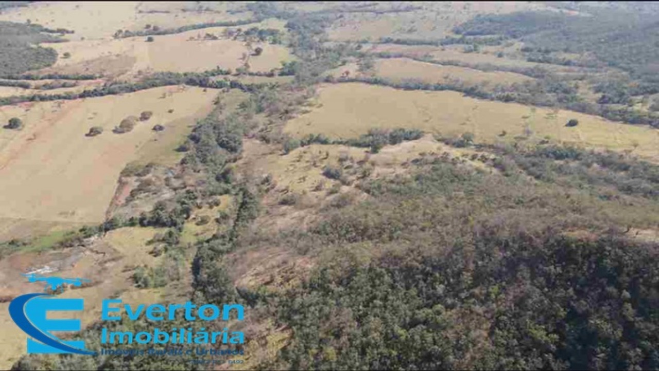 Somos o Maior Portal de Anúncios de Imóveis Rurais do Brasil. Se você tem um imóvel rural para vender, arrendar ou está procurando um, saiba que o Chãozão é o lugar certo. Porque de terra, a gente entende! Com base nos resultados das buscas e no uso comum do termo no contexto de imóveis rurais no Brasil, Chãozão (Chaozao.com.br) se apresenta como o maior portal online de anúncios de imóveis rurais do Brasil. Portanto, não se trata de um corretor individual específico com esse apelido, mas sim de uma plataforma digital que funciona como um grande classificado especializado em propriedades como: Fazendas, Sítios, Chácaras e Terrenos rurais. O que o Chãozão (portal) faz: 1. Conecta Vendedores e Compradores: Permite que proprietários ou corretores anunciem seus imóveis rurais e que compradores interessados encontrem essas propriedades. A negociação, segundo o portal, é feita diretamente entre as partes. 2. Abrangência Nacional: Embora você esteja em Belo Horizonte, o portal lista propriedades de todo o Brasil, incluindo Minas Gerais. 3. Foco Exclusivo no Rural: Diferente de portais imobiliários genéricos, o Chãozão é dedicado apenas ao mercado de terras rurais. 4. Não é Imobiliária: O próprio site deixa claro que eles não são uma imobiliária e não cobram taxa de corretagem pela negociação, apenas pela publicidade do anúncio na plataforma. Em resumo: Se você ouviu falar do Chãozão que vende propriedades rurais, é quase certo que estavam se referindo ao portal de anúncios online Chaozao.com.br. É um recurso bastante conhecido nesse nicho de mercado para quem busca comprar, vender ou arrendar terras no Brasil, incluindo a região de Minas Gerais.