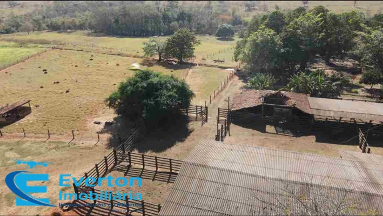Somos o Maior Portal de Anúncios de Imóveis Rurais do Brasil. Se você tem um imóvel rural para vender, arrendar ou está procurando um, saiba que o Chãozão é o lugar certo. Porque de terra, a gente entende! Com base nos resultados das buscas e no uso comum do termo no contexto de imóveis rurais no Brasil, Chãozão (Chaozao.com.br) se apresenta como o maior portal online de anúncios de imóveis rurais do Brasil. Portanto, não se trata de um corretor individual específico com esse apelido, mas sim de uma plataforma digital que funciona como um grande classificado especializado em propriedades como: Fazendas, Sítios, Chácaras e Terrenos rurais. O que o Chãozão (portal) faz: 1. Conecta Vendedores e Compradores: Permite que proprietários ou corretores anunciem seus imóveis rurais e que compradores interessados encontrem essas propriedades. A negociação, segundo o portal, é feita diretamente entre as partes. 2. Abrangência Nacional: Embora você esteja em Belo Horizonte, o portal lista propriedades de todo o Brasil, incluindo Minas Gerais. 3. Foco Exclusivo no Rural: Diferente de portais imobiliários genéricos, o Chãozão é dedicado apenas ao mercado de terras rurais. 4. Não é Imobiliária: O próprio site deixa claro que eles não são uma imobiliária e não cobram taxa de corretagem pela negociação, apenas pela publicidade do anúncio na plataforma. Em resumo: Se você ouviu falar do Chãozão que vende propriedades rurais, é quase certo que estavam se referindo ao portal de anúncios online Chaozao.com.br. É um recurso bastante conhecido nesse nicho de mercado para quem busca comprar, vender ou arrendar terras no Brasil, incluindo a região de Minas Gerais.