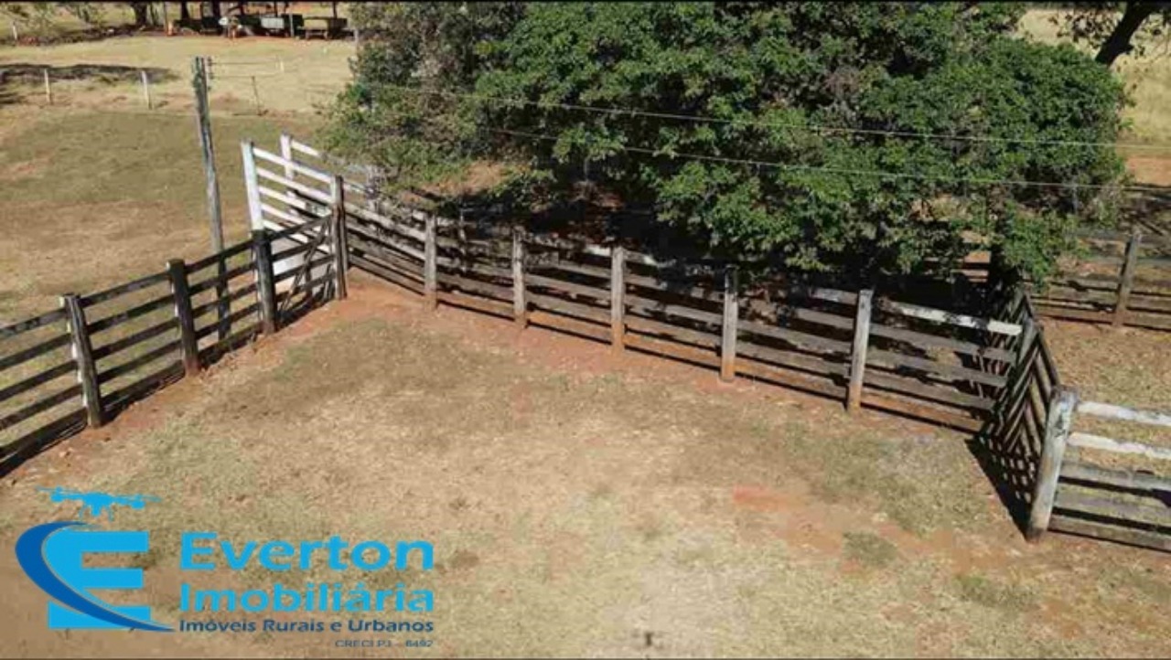 Somos o Maior Portal de Anúncios de Imóveis Rurais do Brasil. Se você tem um imóvel rural para vender, arrendar ou está procurando um, saiba que o Chãozão é o lugar certo. Porque de terra, a gente entende! Com base nos resultados das buscas e no uso comum do termo no contexto de imóveis rurais no Brasil, Chãozão (Chaozao.com.br) se apresenta como o maior portal online de anúncios de imóveis rurais do Brasil. Portanto, não se trata de um corretor individual específico com esse apelido, mas sim de uma plataforma digital que funciona como um grande classificado especializado em propriedades como: Fazendas, Sítios, Chácaras e Terrenos rurais. O que o Chãozão (portal) faz: 1. Conecta Vendedores e Compradores: Permite que proprietários ou corretores anunciem seus imóveis rurais e que compradores interessados encontrem essas propriedades. A negociação, segundo o portal, é feita diretamente entre as partes. 2. Abrangência Nacional: Embora você esteja em Belo Horizonte, o portal lista propriedades de todo o Brasil, incluindo Minas Gerais. 3. Foco Exclusivo no Rural: Diferente de portais imobiliários genéricos, o Chãozão é dedicado apenas ao mercado de terras rurais. 4. Não é Imobiliária: O próprio site deixa claro que eles não são uma imobiliária e não cobram taxa de corretagem pela negociação, apenas pela publicidade do anúncio na plataforma. Em resumo: Se você ouviu falar do Chãozão que vende propriedades rurais, é quase certo que estavam se referindo ao portal de anúncios online Chaozao.com.br. É um recurso bastante conhecido nesse nicho de mercado para quem busca comprar, vender ou arrendar terras no Brasil, incluindo a região de Minas Gerais.
