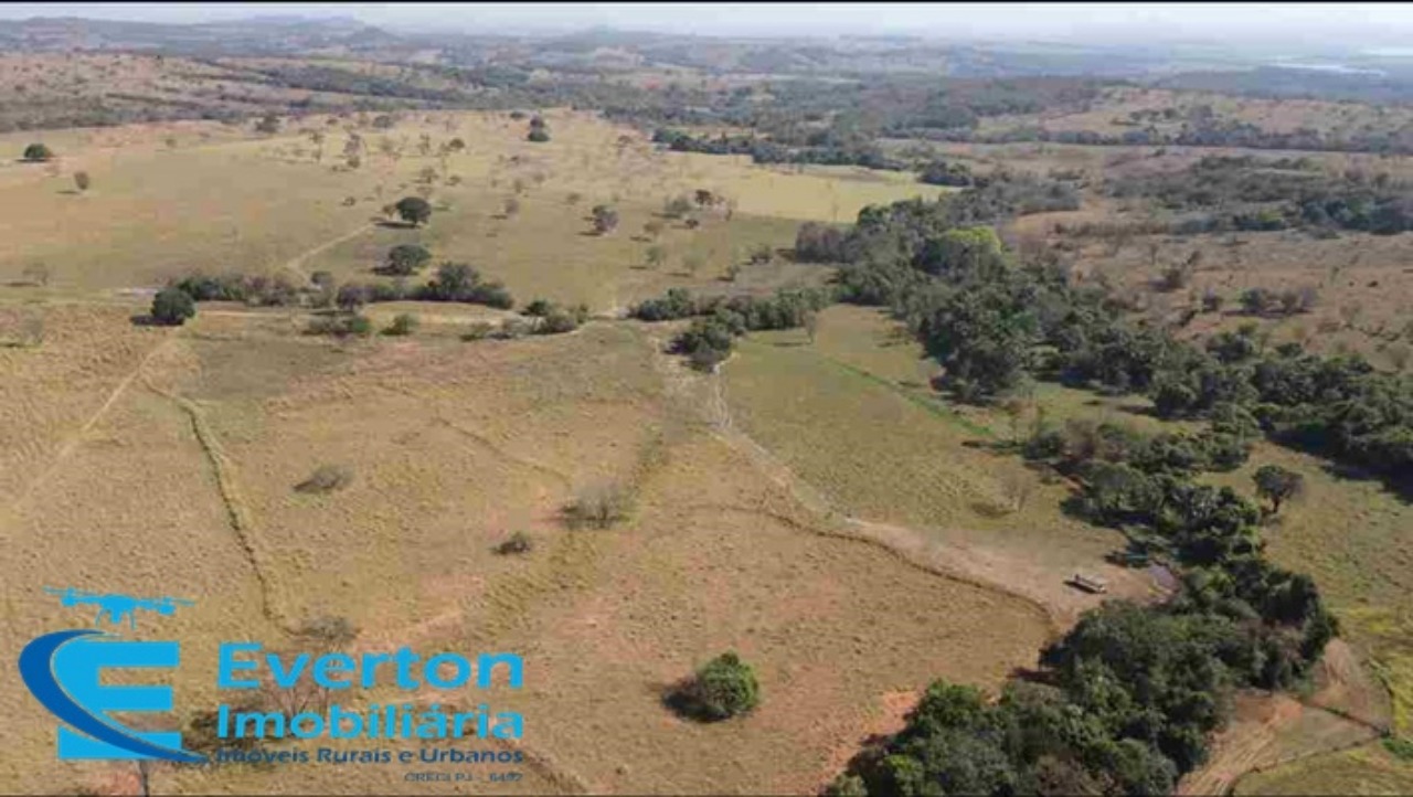 Somos o Maior Portal de Anúncios de Imóveis Rurais do Brasil. Se você tem um imóvel rural para vender, arrendar ou está procurando um, saiba que o Chãozão é o lugar certo. Porque de terra, a gente entende! Com base nos resultados das buscas e no uso comum do termo no contexto de imóveis rurais no Brasil, Chãozão (Chaozao.com.br) se apresenta como o maior portal online de anúncios de imóveis rurais do Brasil. Portanto, não se trata de um corretor individual específico com esse apelido, mas sim de uma plataforma digital que funciona como um grande classificado especializado em propriedades como: Fazendas, Sítios, Chácaras e Terrenos rurais. O que o Chãozão (portal) faz: 1. Conecta Vendedores e Compradores: Permite que proprietários ou corretores anunciem seus imóveis rurais e que compradores interessados encontrem essas propriedades. A negociação, segundo o portal, é feita diretamente entre as partes. 2. Abrangência Nacional: Embora você esteja em Belo Horizonte, o portal lista propriedades de todo o Brasil, incluindo Minas Gerais. 3. Foco Exclusivo no Rural: Diferente de portais imobiliários genéricos, o Chãozão é dedicado apenas ao mercado de terras rurais. 4. Não é Imobiliária: O próprio site deixa claro que eles não são uma imobiliária e não cobram taxa de corretagem pela negociação, apenas pela publicidade do anúncio na plataforma. Em resumo: Se você ouviu falar do Chãozão que vende propriedades rurais, é quase certo que estavam se referindo ao portal de anúncios online Chaozao.com.br. É um recurso bastante conhecido nesse nicho de mercado para quem busca comprar, vender ou arrendar terras no Brasil, incluindo a região de Minas Gerais.