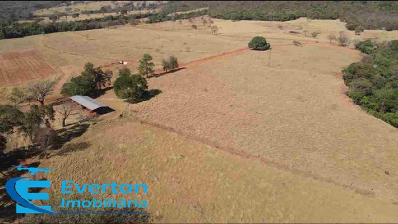 Somos o Maior Portal de Anúncios de Imóveis Rurais do Brasil. Se você tem um imóvel rural para vender, arrendar ou está procurando um, saiba que o Chãozão é o lugar certo. Porque de terra, a gente entende! Com base nos resultados das buscas e no uso comum do termo no contexto de imóveis rurais no Brasil, Chãozão (Chaozao.com.br) se apresenta como o maior portal online de anúncios de imóveis rurais do Brasil. Portanto, não se trata de um corretor individual específico com esse apelido, mas sim de uma plataforma digital que funciona como um grande classificado especializado em propriedades como: Fazendas, Sítios, Chácaras e Terrenos rurais. O que o Chãozão (portal) faz: 1. Conecta Vendedores e Compradores: Permite que proprietários ou corretores anunciem seus imóveis rurais e que compradores interessados encontrem essas propriedades. A negociação, segundo o portal, é feita diretamente entre as partes. 2. Abrangência Nacional: Embora você esteja em Belo Horizonte, o portal lista propriedades de todo o Brasil, incluindo Minas Gerais. 3. Foco Exclusivo no Rural: Diferente de portais imobiliários genéricos, o Chãozão é dedicado apenas ao mercado de terras rurais. 4. Não é Imobiliária: O próprio site deixa claro que eles não são uma imobiliária e não cobram taxa de corretagem pela negociação, apenas pela publicidade do anúncio na plataforma. Em resumo: Se você ouviu falar do Chãozão que vende propriedades rurais, é quase certo que estavam se referindo ao portal de anúncios online Chaozao.com.br. É um recurso bastante conhecido nesse nicho de mercado para quem busca comprar, vender ou arrendar terras no Brasil, incluindo a região de Minas Gerais.