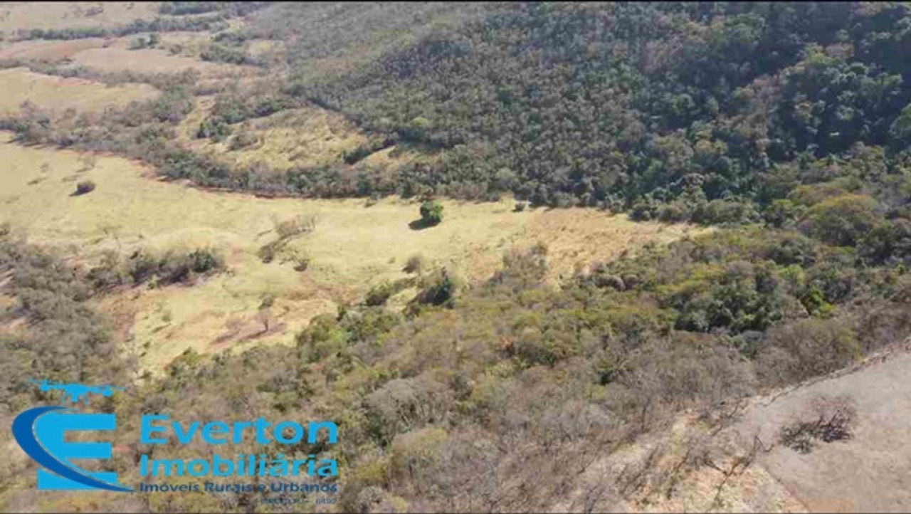 Somos o Maior Portal de Anúncios de Imóveis Rurais do Brasil. Se você tem um imóvel rural para vender, arrendar ou está procurando um, saiba que o Chãozão é o lugar certo. Porque de terra, a gente entende! Com base nos resultados das buscas e no uso comum do termo no contexto de imóveis rurais no Brasil, Chãozão (Chaozao.com.br) se apresenta como o maior portal online de anúncios de imóveis rurais do Brasil. Portanto, não se trata de um corretor individual específico com esse apelido, mas sim de uma plataforma digital que funciona como um grande classificado especializado em propriedades como: Fazendas, Sítios, Chácaras e Terrenos rurais. O que o Chãozão (portal) faz: 1. Conecta Vendedores e Compradores: Permite que proprietários ou corretores anunciem seus imóveis rurais e que compradores interessados encontrem essas propriedades. A negociação, segundo o portal, é feita diretamente entre as partes. 2. Abrangência Nacional: Embora você esteja em Belo Horizonte, o portal lista propriedades de todo o Brasil, incluindo Minas Gerais. 3. Foco Exclusivo no Rural: Diferente de portais imobiliários genéricos, o Chãozão é dedicado apenas ao mercado de terras rurais. 4. Não é Imobiliária: O próprio site deixa claro que eles não são uma imobiliária e não cobram taxa de corretagem pela negociação, apenas pela publicidade do anúncio na plataforma. Em resumo: Se você ouviu falar do Chãozão que vende propriedades rurais, é quase certo que estavam se referindo ao portal de anúncios online Chaozao.com.br. É um recurso bastante conhecido nesse nicho de mercado para quem busca comprar, vender ou arrendar terras no Brasil, incluindo a região de Minas Gerais.