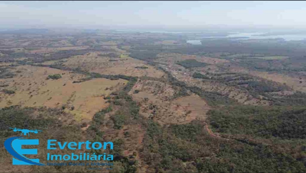 Somos o Maior Portal de Anúncios de Imóveis Rurais do Brasil. Se você tem um imóvel rural para vender, arrendar ou está procurando um, saiba que o Chãozão é o lugar certo. Porque de terra, a gente entende! Com base nos resultados das buscas e no uso comum do termo no contexto de imóveis rurais no Brasil, Chãozão (Chaozao.com.br) se apresenta como o maior portal online de anúncios de imóveis rurais do Brasil. Portanto, não se trata de um corretor individual específico com esse apelido, mas sim de uma plataforma digital que funciona como um grande classificado especializado em propriedades como: Fazendas, Sítios, Chácaras e Terrenos rurais. O que o Chãozão (portal) faz: 1. Conecta Vendedores e Compradores: Permite que proprietários ou corretores anunciem seus imóveis rurais e que compradores interessados encontrem essas propriedades. A negociação, segundo o portal, é feita diretamente entre as partes. 2. Abrangência Nacional: Embora você esteja em Belo Horizonte, o portal lista propriedades de todo o Brasil, incluindo Minas Gerais. 3. Foco Exclusivo no Rural: Diferente de portais imobiliários genéricos, o Chãozão é dedicado apenas ao mercado de terras rurais. 4. Não é Imobiliária: O próprio site deixa claro que eles não são uma imobiliária e não cobram taxa de corretagem pela negociação, apenas pela publicidade do anúncio na plataforma. Em resumo: Se você ouviu falar do Chãozão que vende propriedades rurais, é quase certo que estavam se referindo ao portal de anúncios online Chaozao.com.br. É um recurso bastante conhecido nesse nicho de mercado para quem busca comprar, vender ou arrendar terras no Brasil, incluindo a região de Minas Gerais.