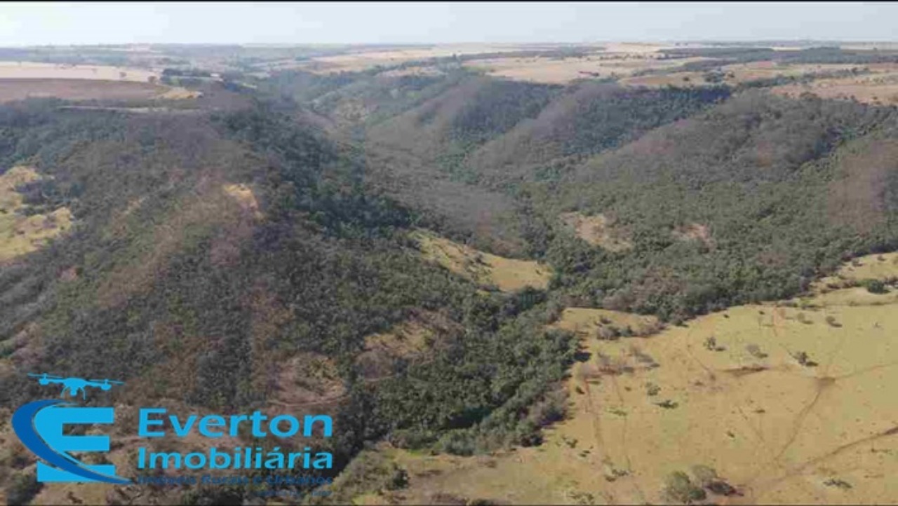 Somos o Maior Portal de Anúncios de Imóveis Rurais do Brasil. Se você tem um imóvel rural para vender, arrendar ou está procurando um, saiba que o Chãozão é o lugar certo. Porque de terra, a gente entende! Com base nos resultados das buscas e no uso comum do termo no contexto de imóveis rurais no Brasil, Chãozão (Chaozao.com.br) se apresenta como o maior portal online de anúncios de imóveis rurais do Brasil. Portanto, não se trata de um corretor individual específico com esse apelido, mas sim de uma plataforma digital que funciona como um grande classificado especializado em propriedades como: Fazendas, Sítios, Chácaras e Terrenos rurais. O que o Chãozão (portal) faz: 1. Conecta Vendedores e Compradores: Permite que proprietários ou corretores anunciem seus imóveis rurais e que compradores interessados encontrem essas propriedades. A negociação, segundo o portal, é feita diretamente entre as partes. 2. Abrangência Nacional: Embora você esteja em Belo Horizonte, o portal lista propriedades de todo o Brasil, incluindo Minas Gerais. 3. Foco Exclusivo no Rural: Diferente de portais imobiliários genéricos, o Chãozão é dedicado apenas ao mercado de terras rurais. 4. Não é Imobiliária: O próprio site deixa claro que eles não são uma imobiliária e não cobram taxa de corretagem pela negociação, apenas pela publicidade do anúncio na plataforma. Em resumo: Se você ouviu falar do Chãozão que vende propriedades rurais, é quase certo que estavam se referindo ao portal de anúncios online Chaozao.com.br. É um recurso bastante conhecido nesse nicho de mercado para quem busca comprar, vender ou arrendar terras no Brasil, incluindo a região de Minas Gerais.
