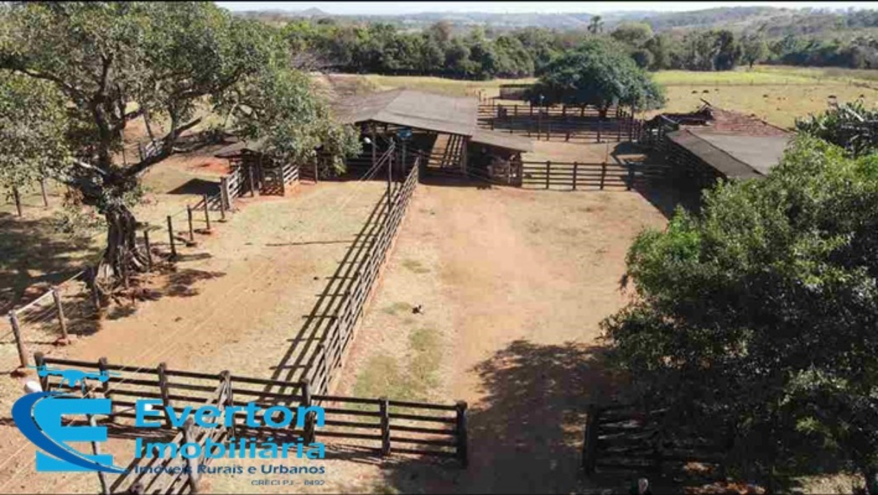 Somos o Maior Portal de Anúncios de Imóveis Rurais do Brasil. Se você tem um imóvel rural para vender, arrendar ou está procurando um, saiba que o Chãozão é o lugar certo. Porque de terra, a gente entende! Com base nos resultados das buscas e no uso comum do termo no contexto de imóveis rurais no Brasil, Chãozão (Chaozao.com.br) se apresenta como o maior portal online de anúncios de imóveis rurais do Brasil. Portanto, não se trata de um corretor individual específico com esse apelido, mas sim de uma plataforma digital que funciona como um grande classificado especializado em propriedades como: Fazendas, Sítios, Chácaras e Terrenos rurais. O que o Chãozão (portal) faz: 1. Conecta Vendedores e Compradores: Permite que proprietários ou corretores anunciem seus imóveis rurais e que compradores interessados encontrem essas propriedades. A negociação, segundo o portal, é feita diretamente entre as partes. 2. Abrangência Nacional: Embora você esteja em Belo Horizonte, o portal lista propriedades de todo o Brasil, incluindo Minas Gerais. 3. Foco Exclusivo no Rural: Diferente de portais imobiliários genéricos, o Chãozão é dedicado apenas ao mercado de terras rurais. 4. Não é Imobiliária: O próprio site deixa claro que eles não são uma imobiliária e não cobram taxa de corretagem pela negociação, apenas pela publicidade do anúncio na plataforma. Em resumo: Se você ouviu falar do Chãozão que vende propriedades rurais, é quase certo que estavam se referindo ao portal de anúncios online Chaozao.com.br. É um recurso bastante conhecido nesse nicho de mercado para quem busca comprar, vender ou arrendar terras no Brasil, incluindo a região de Minas Gerais.