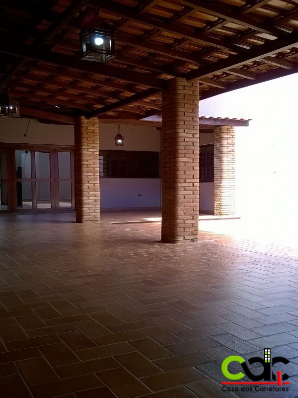 Casa à venda com 3 quartos, 180m² - Foto 1